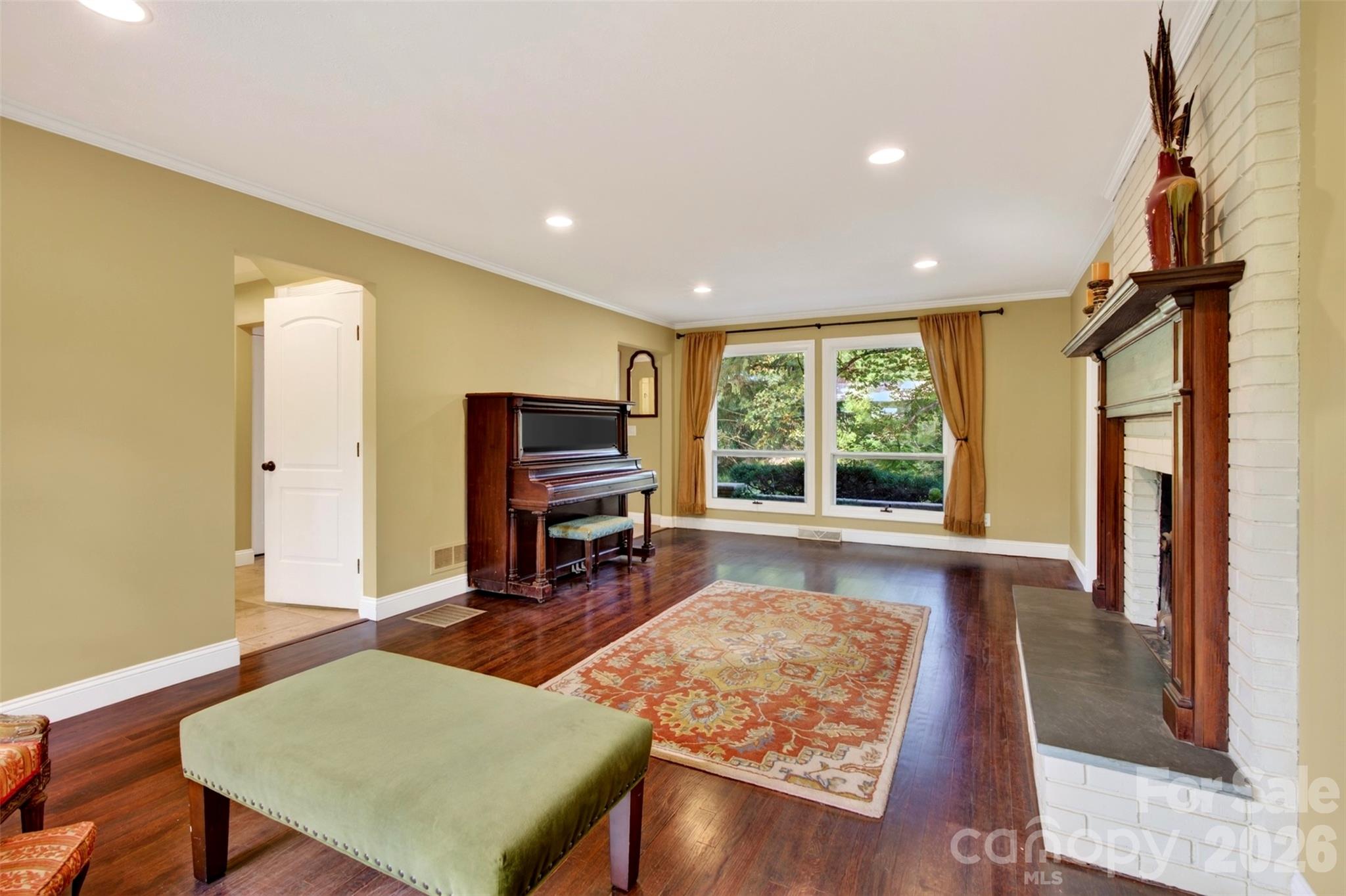 14 Willow Road Property Photo 4