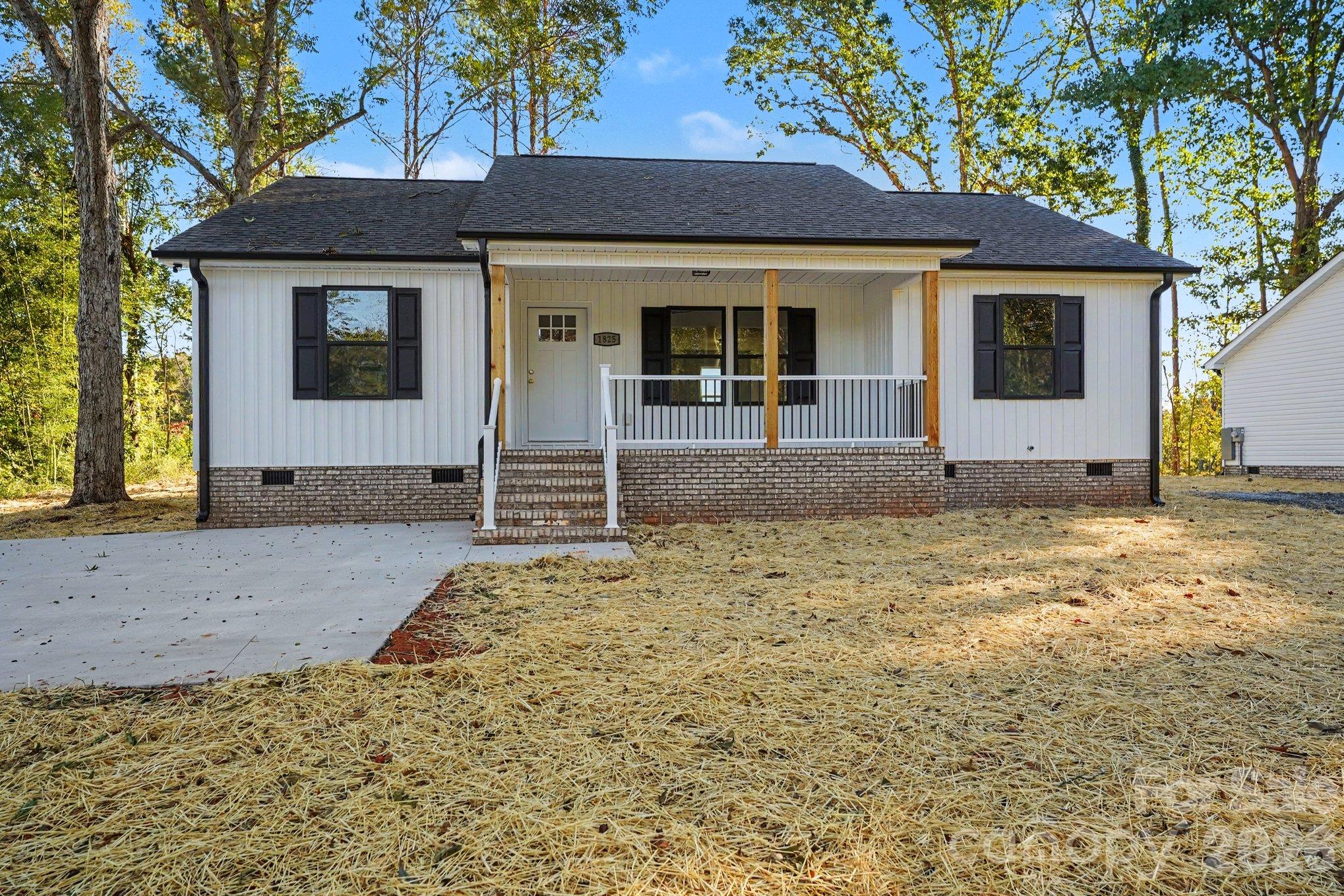 1825 Hollywood Drive Property Photo 1