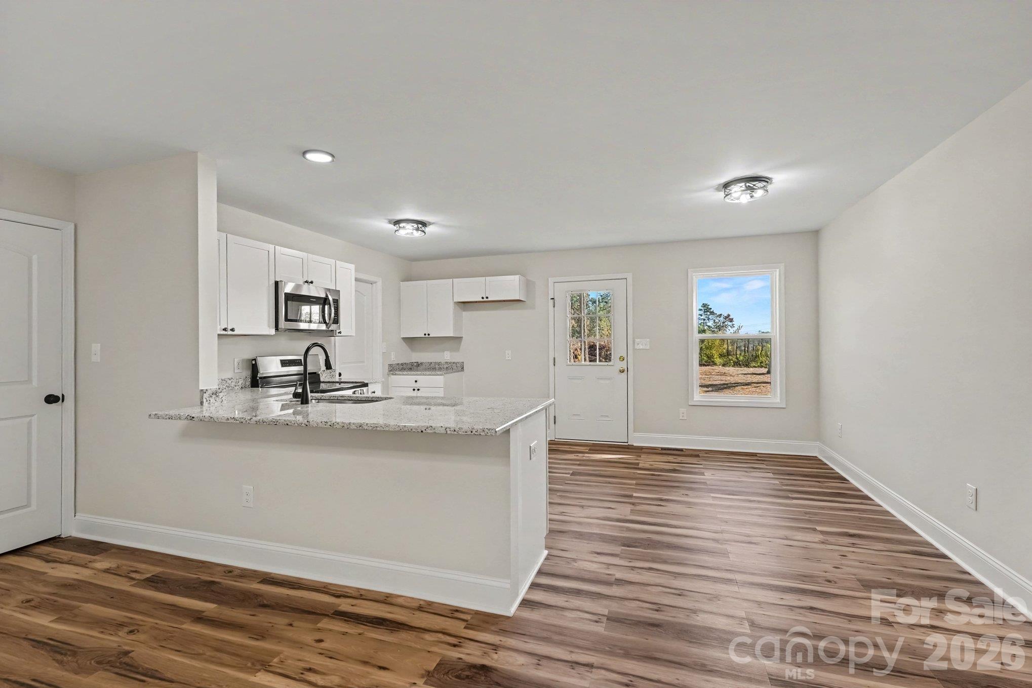 1825 Hollywood Drive Property Photo 2