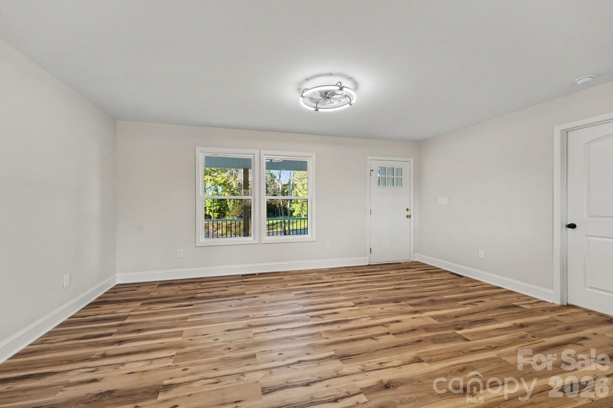 1825 Hollywood Drive Property Photo 8