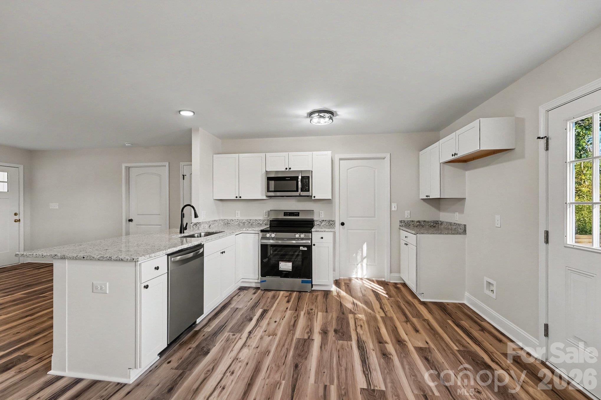 1825 Hollywood Drive Property Photo 10