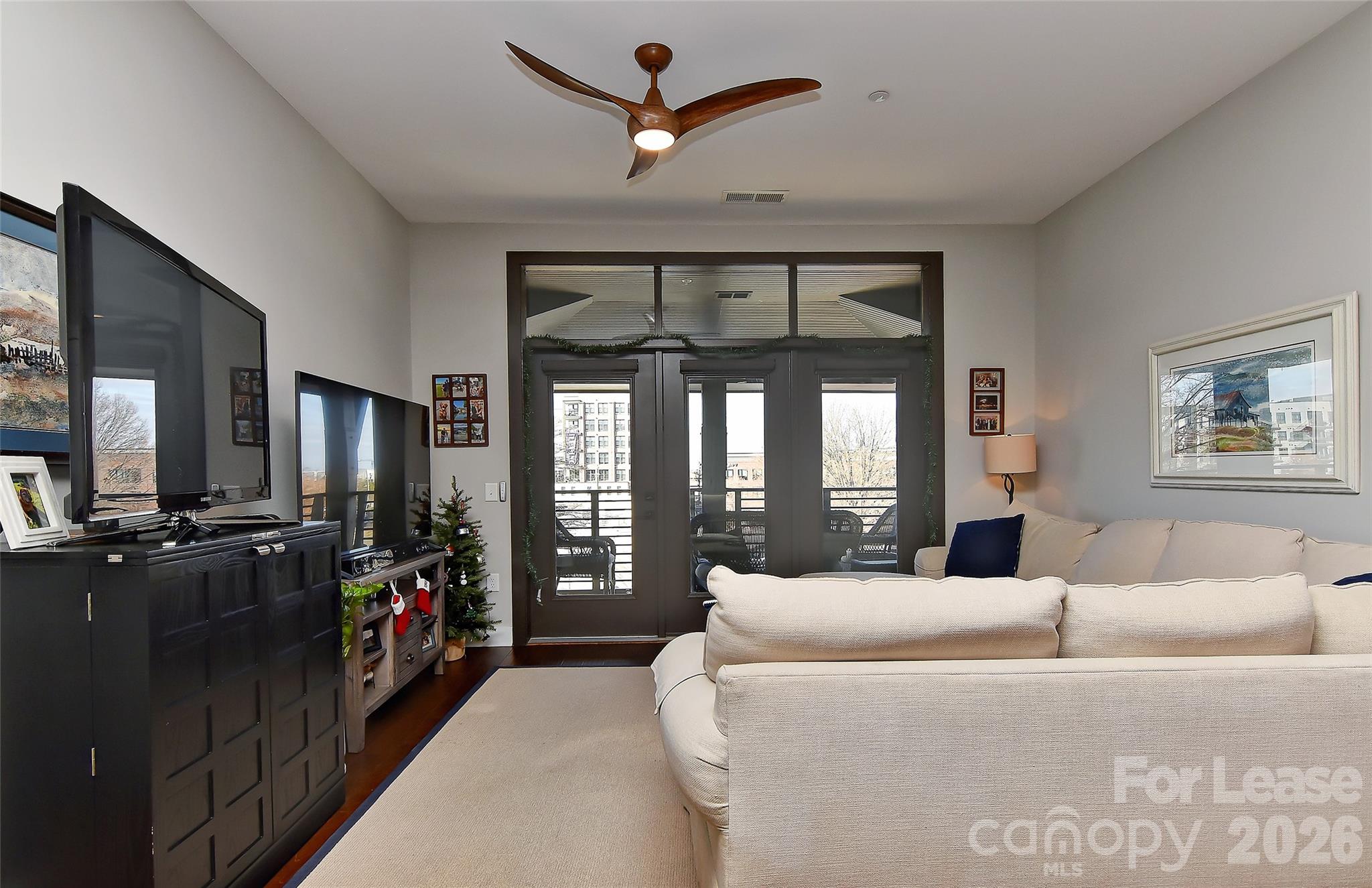 2401 Euclid Avenue Property Photo 6