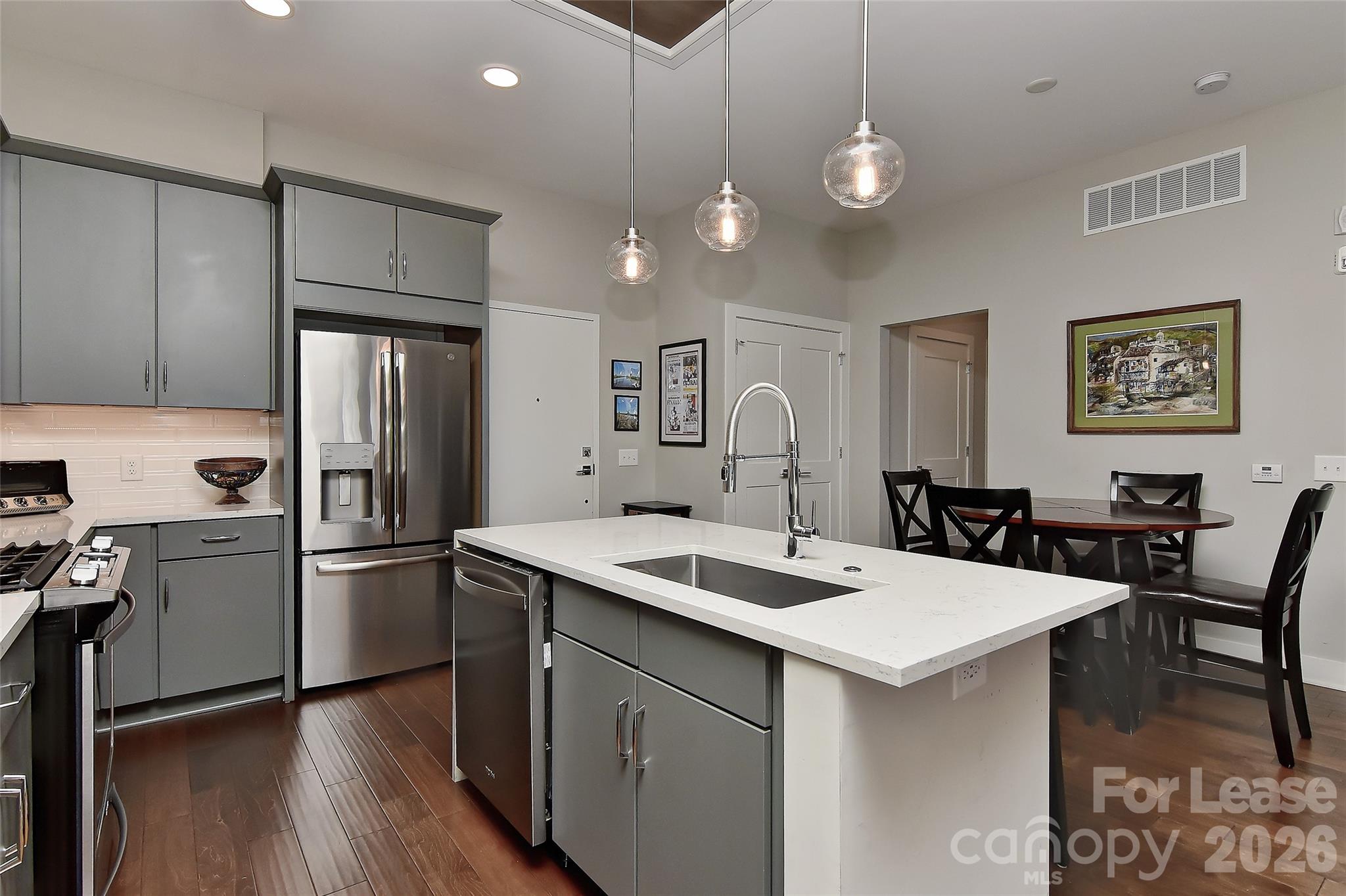 2401 Euclid Avenue Property Photo 10