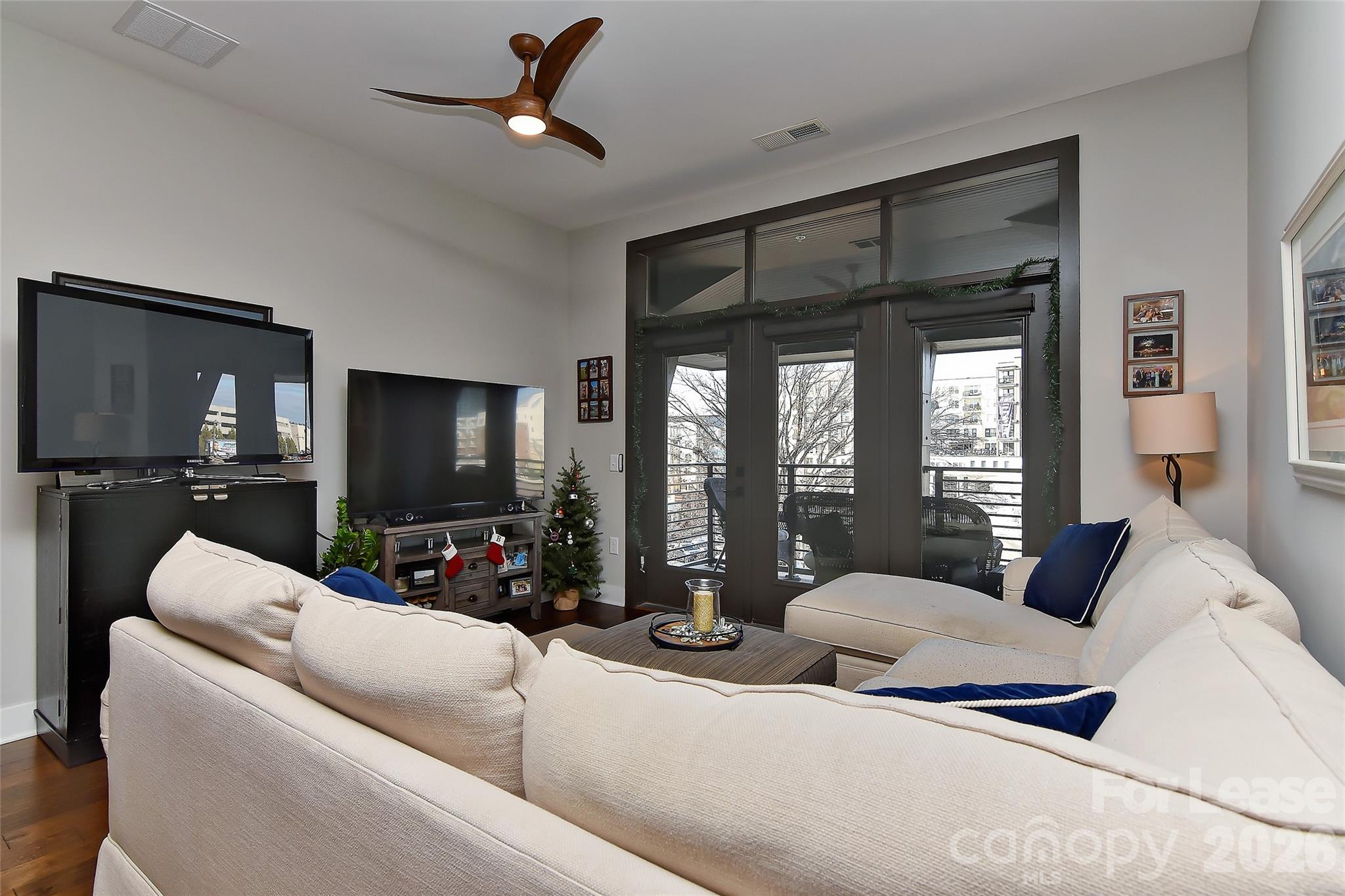 2401 Euclid Avenue Property Photo 12