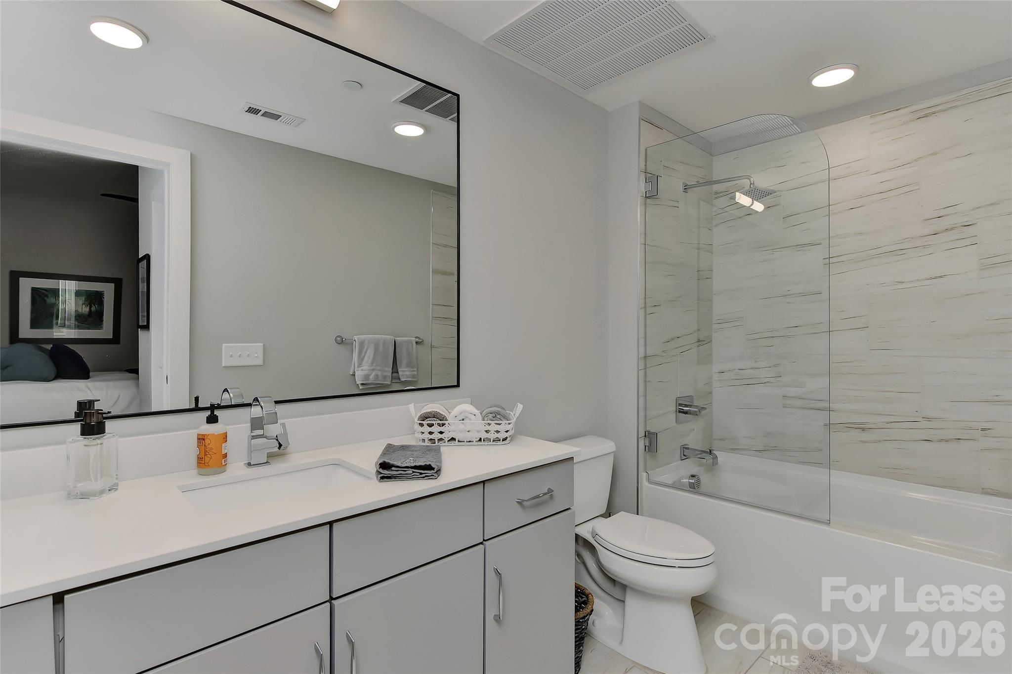 2401 Euclid Avenue Property Photo 17