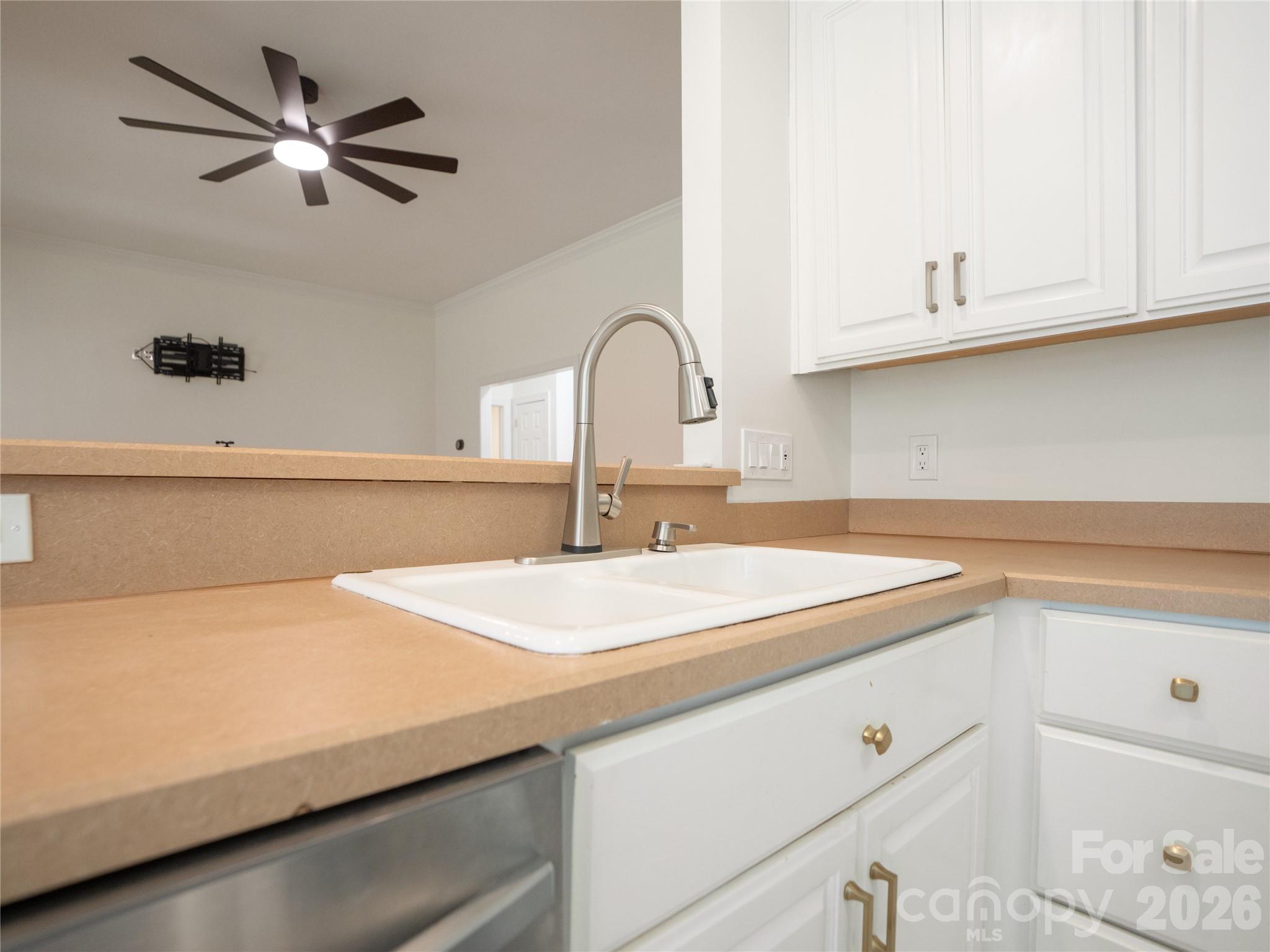 1011 Overhill Road Property Photo 6