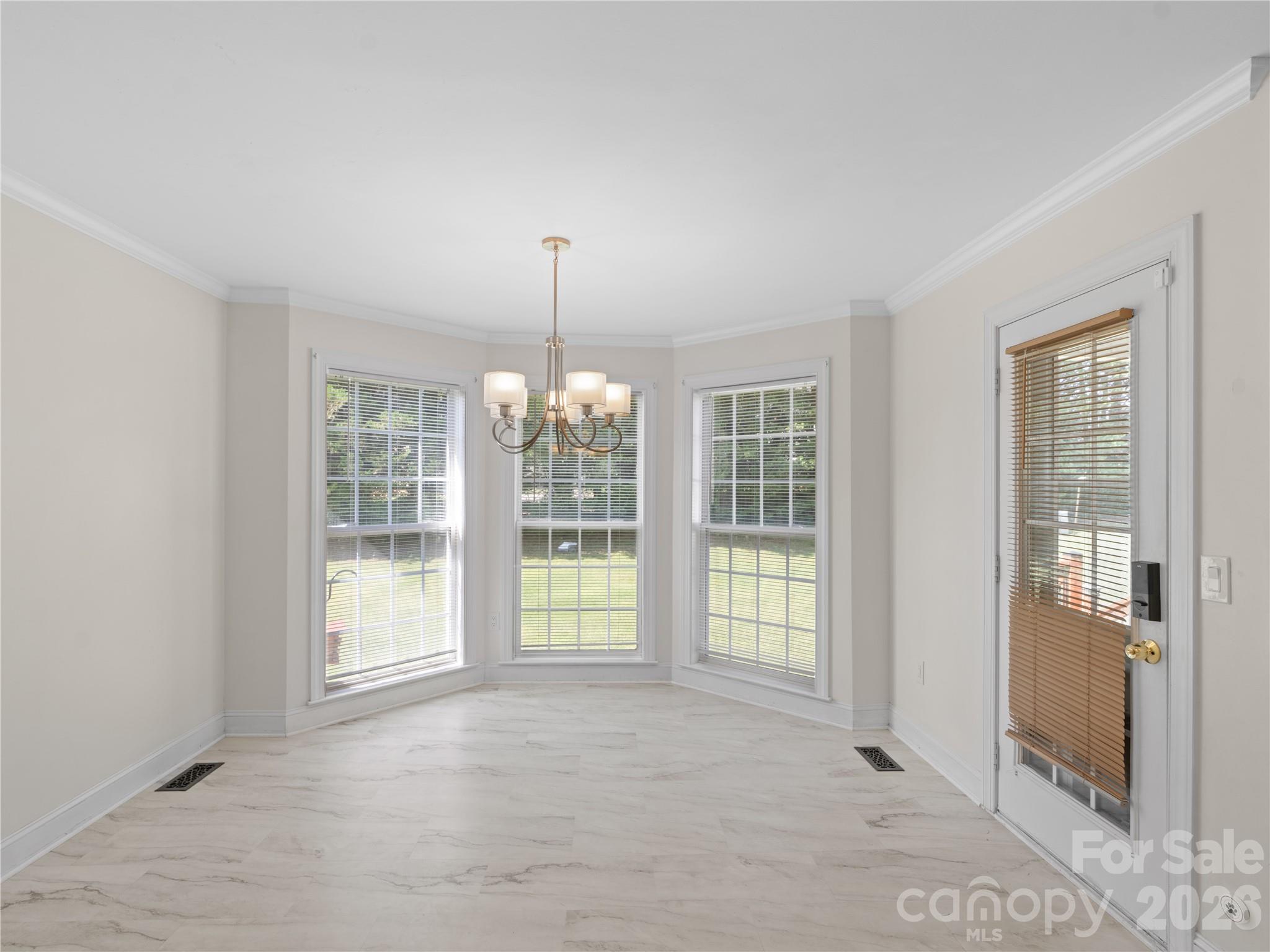 1011 Overhill Road Property Photo 8