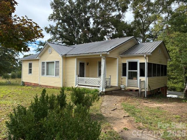 949 Cove Road Property Photo 3