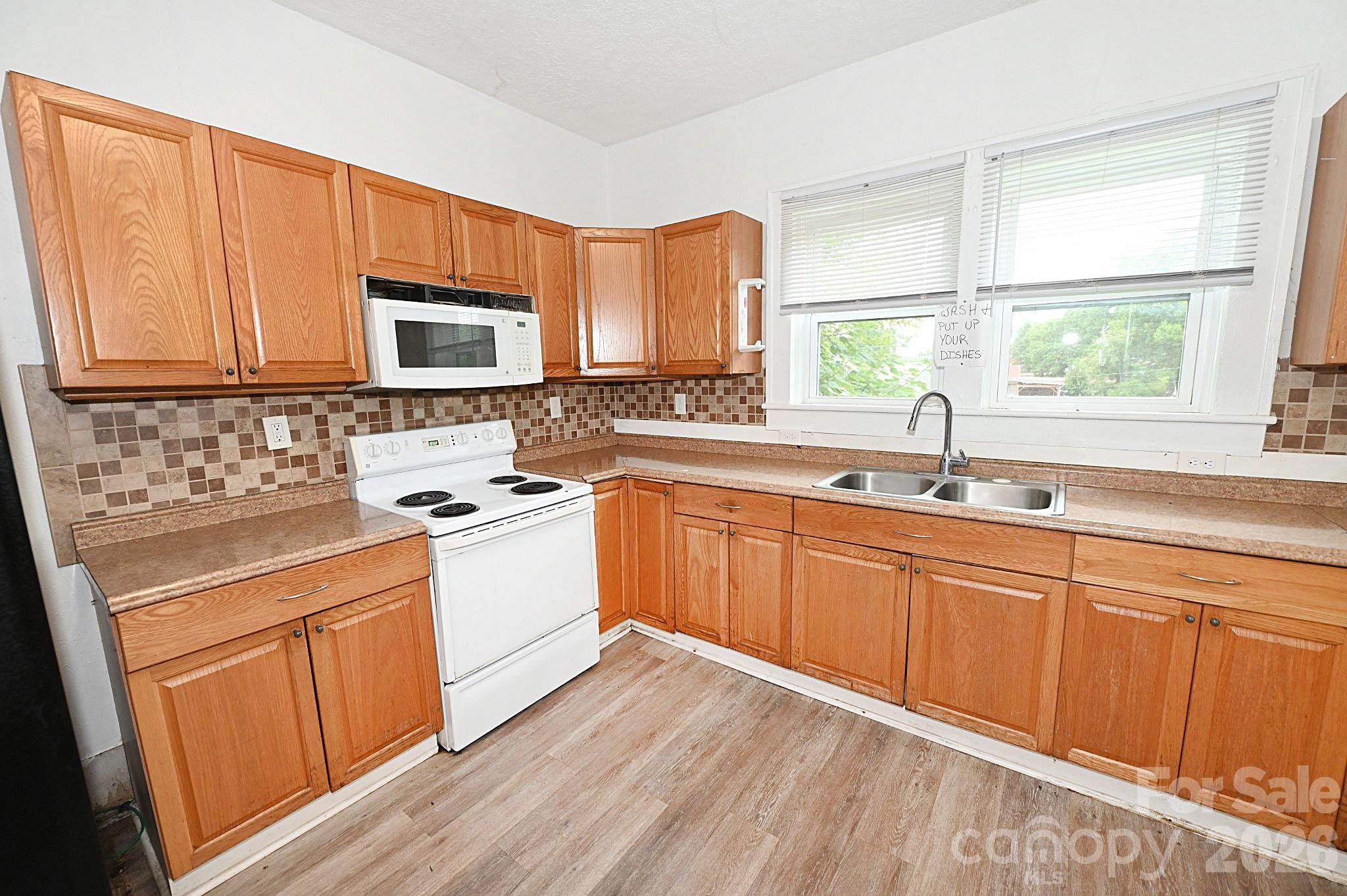 755 2nd Avenue Property Photo 9