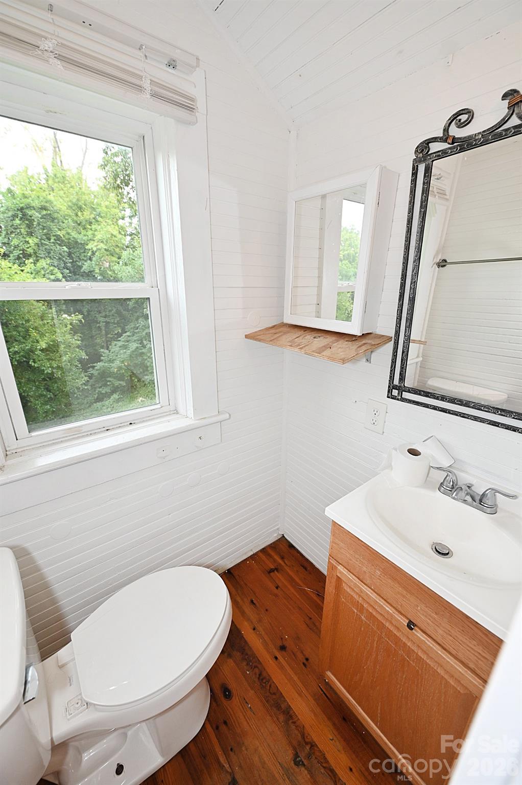 755 2nd Avenue Property Photo 15