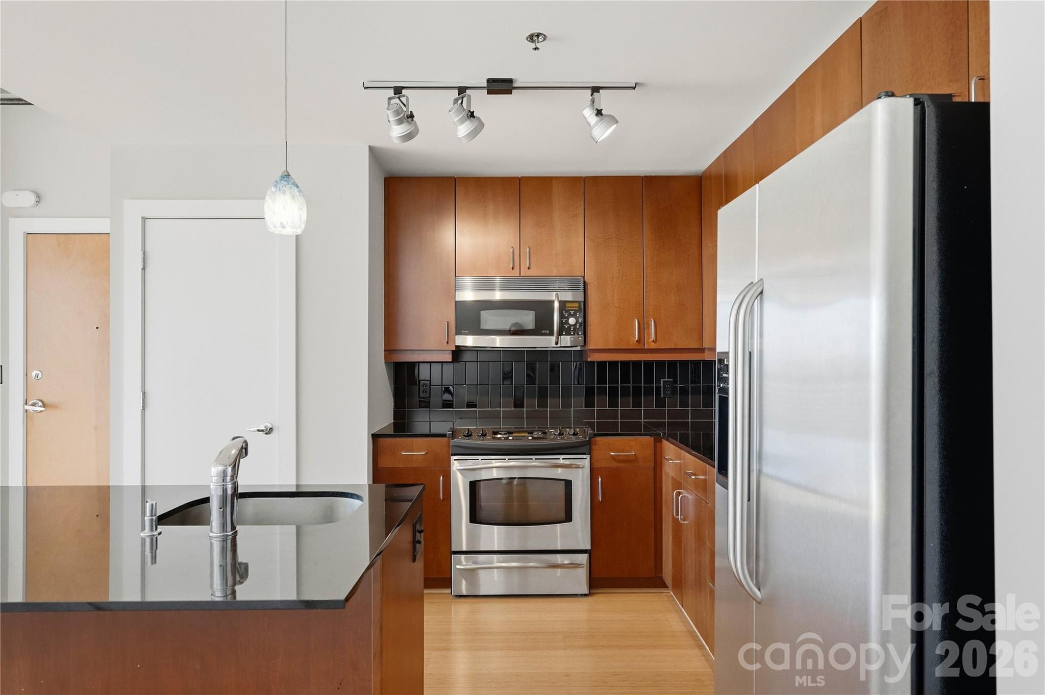 505 E 6th Street 1406 Property Photo 9