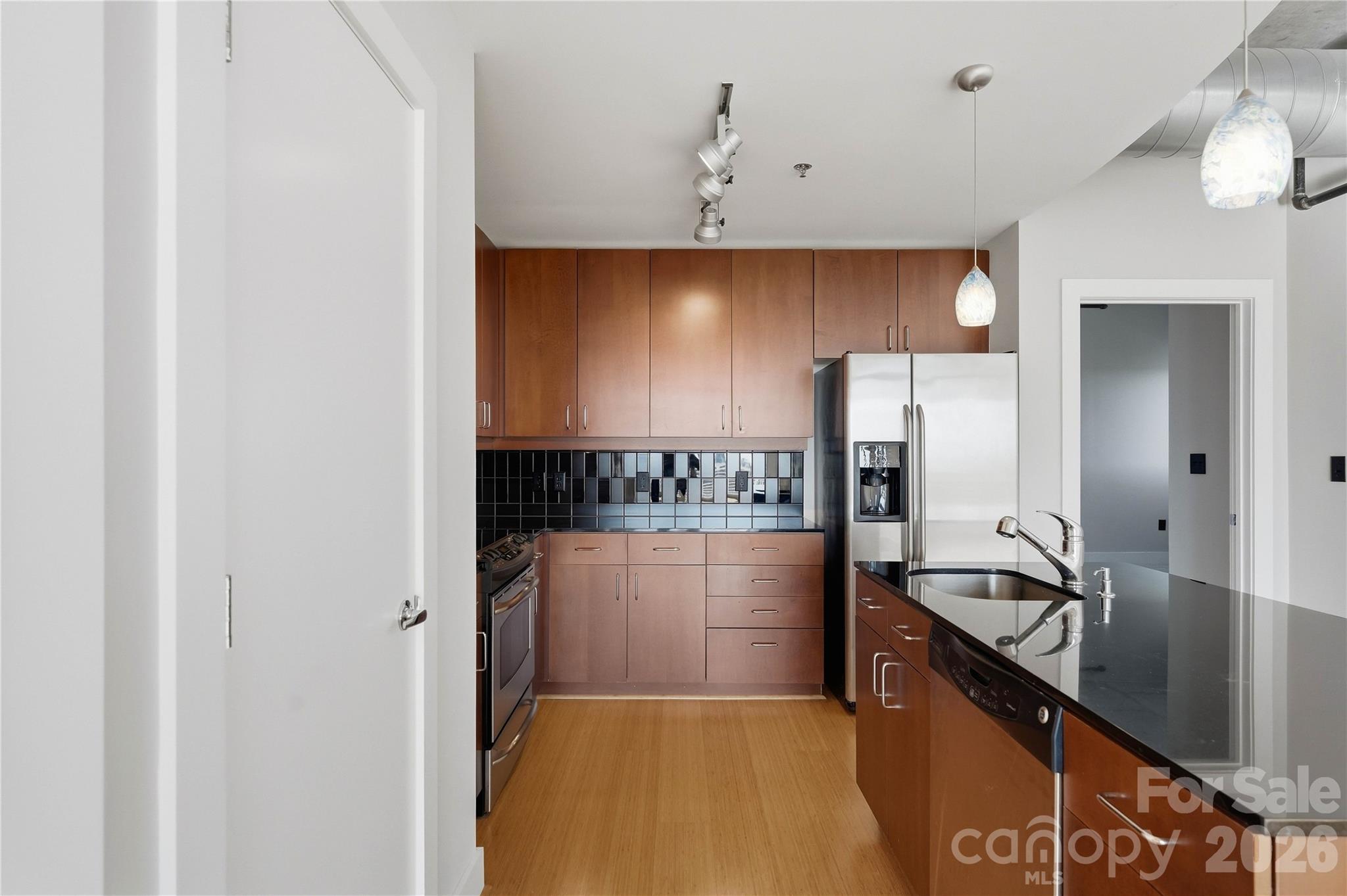 505 E 6th Street 1406 Property Photo 10
