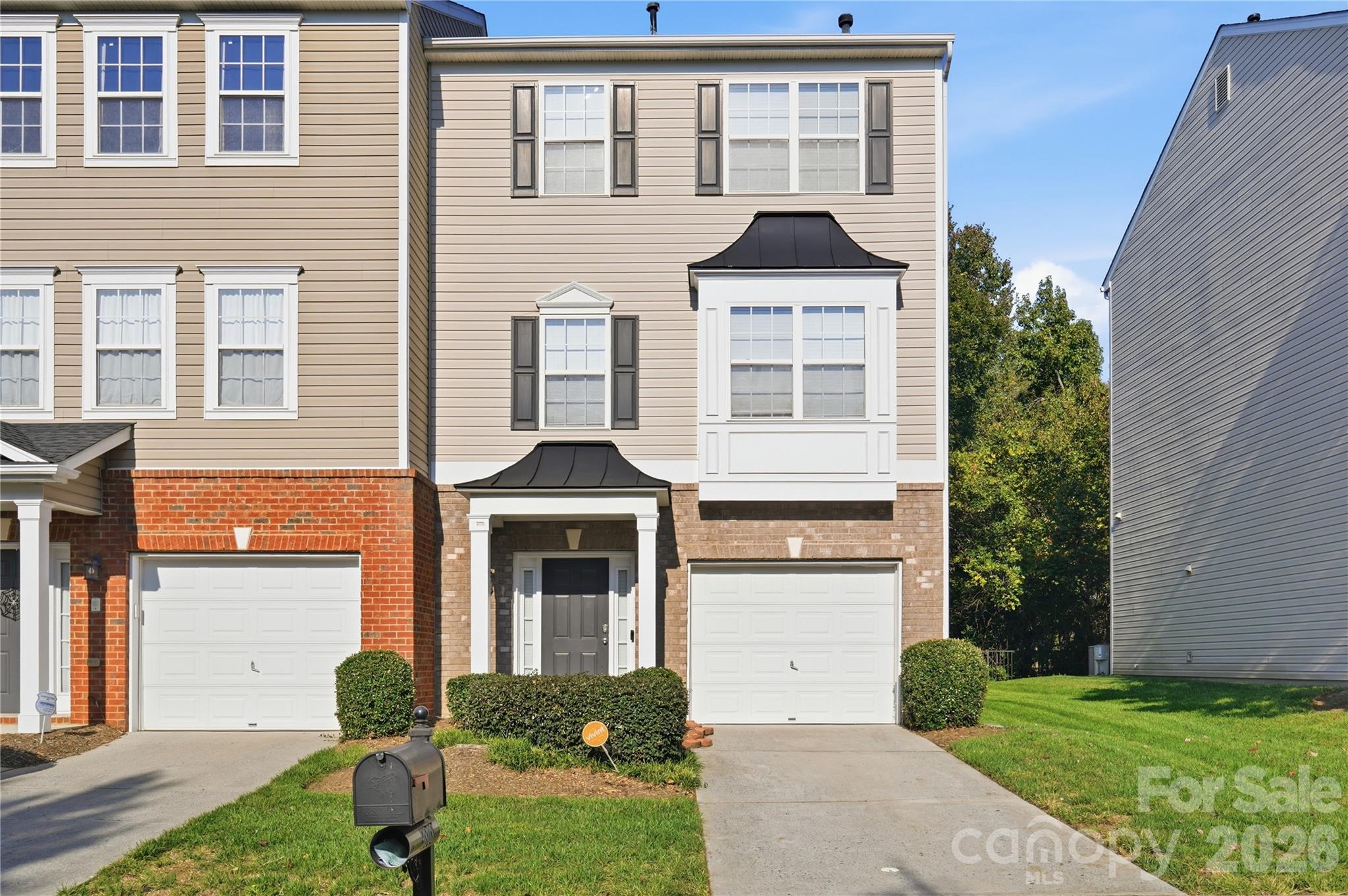 9808 Walkers Glen Drive Property Photo 1