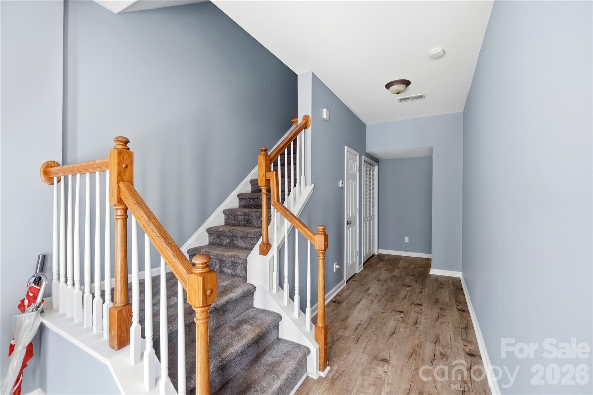 9808 Walkers Glen Drive Property Photo 4