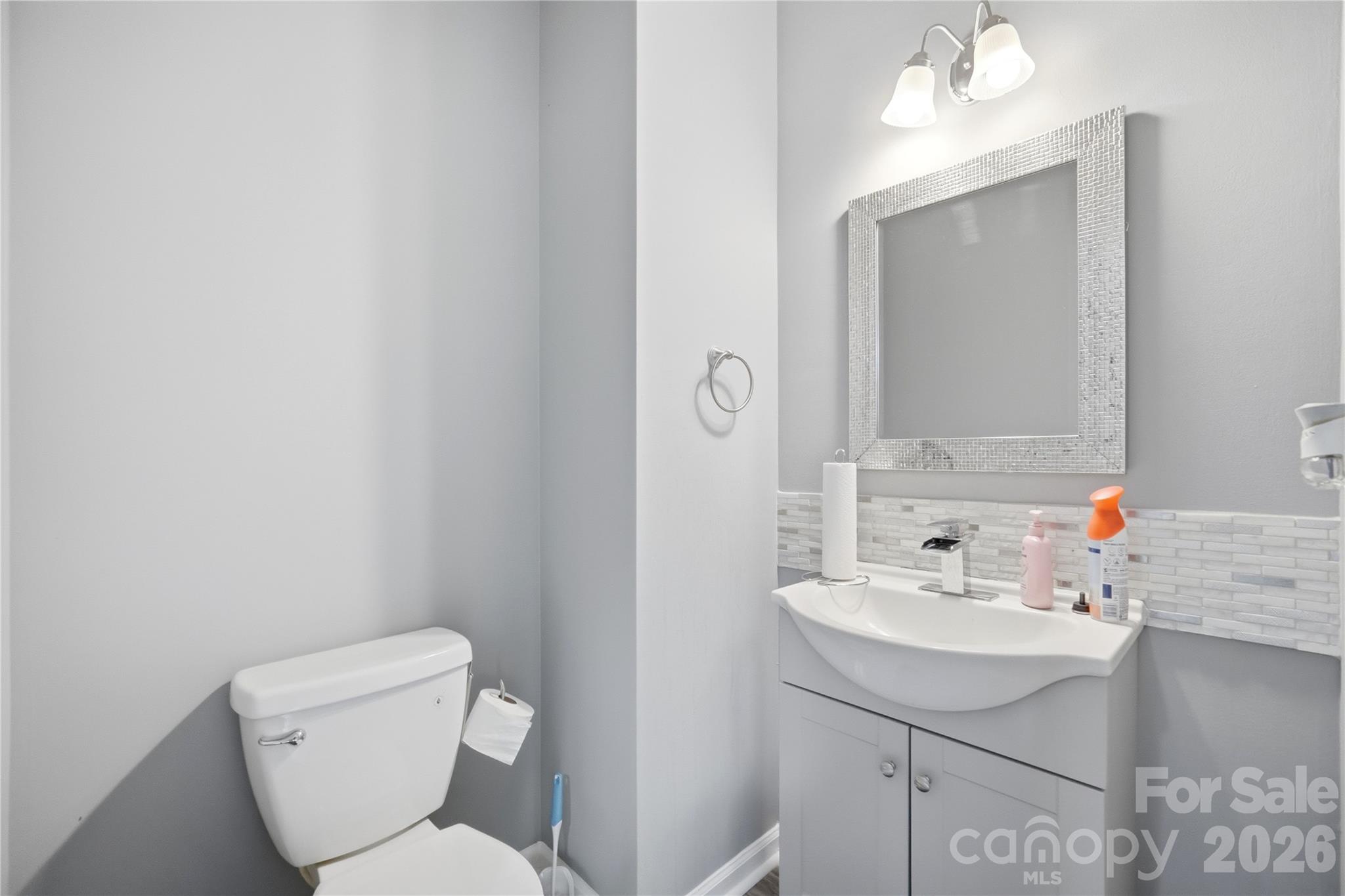 9808 Walkers Glen Drive Property Photo 8