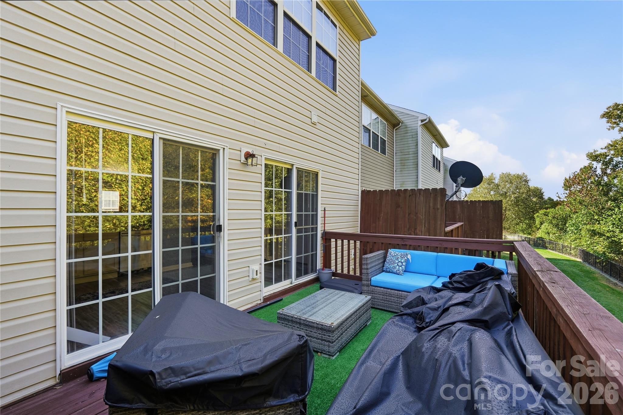 9808 Walkers Glen Drive Property Photo 10