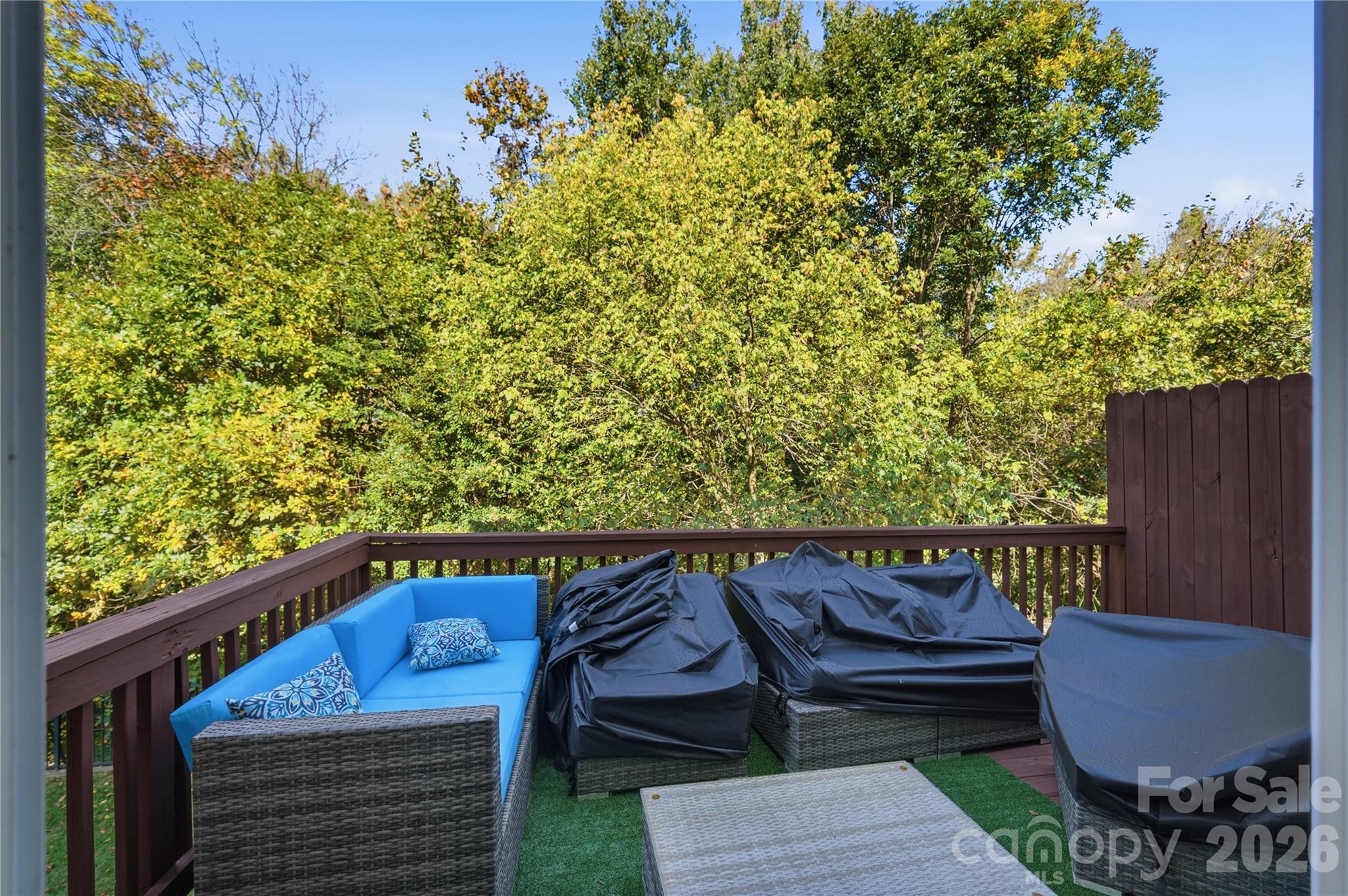 9808 Walkers Glen Drive Property Photo 11