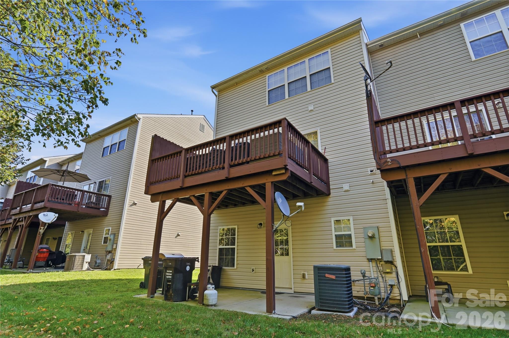 9808 Walkers Glen Drive Property Photo 12