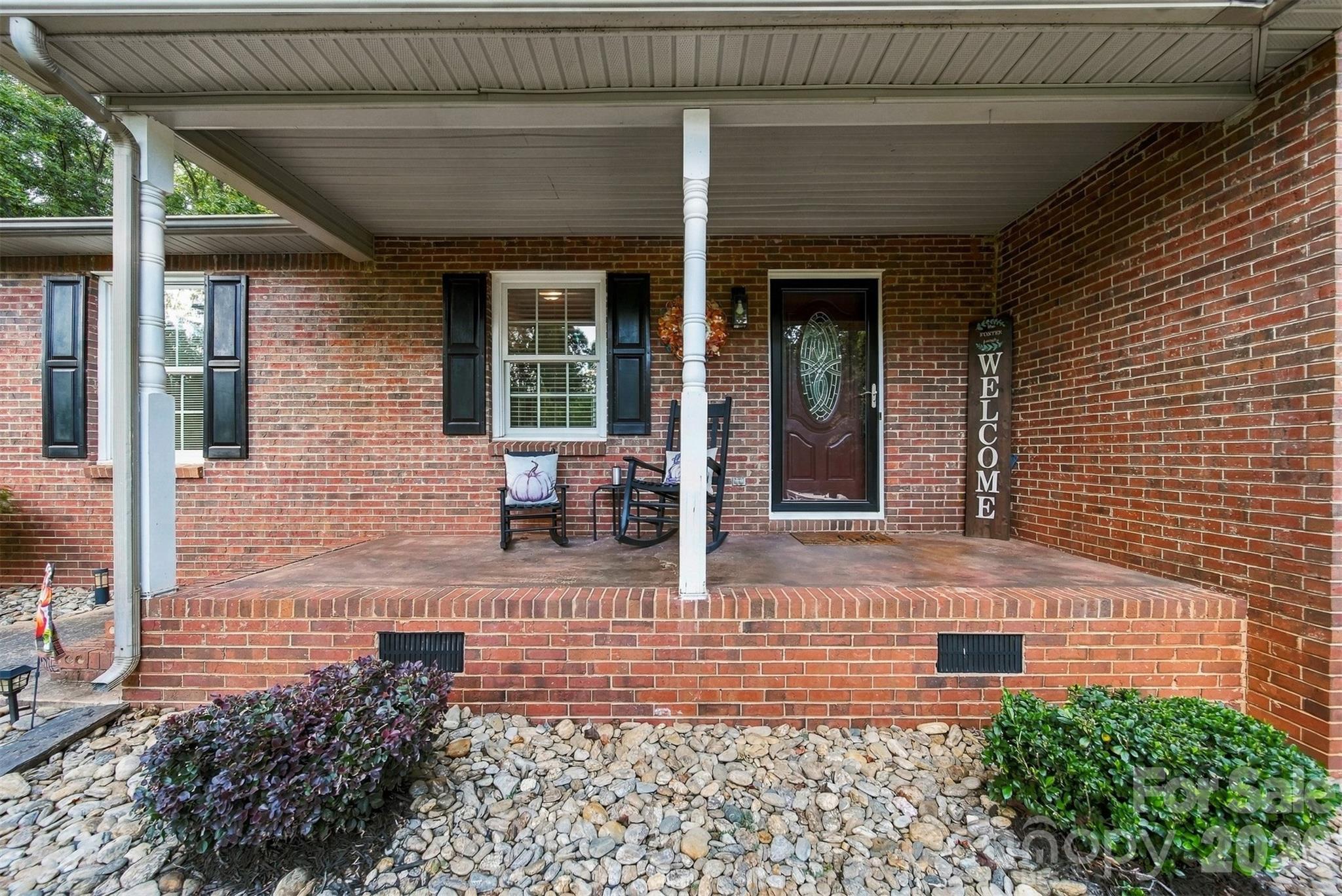 1636 Wellington Avenue Property Photo 2