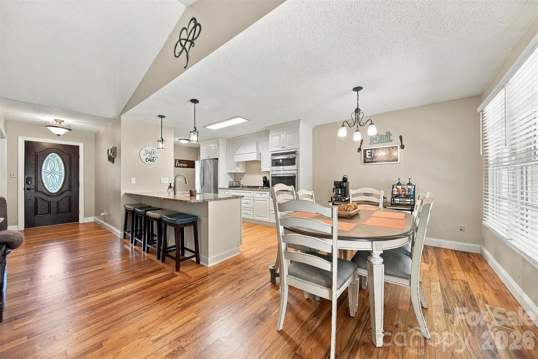 1636 Wellington Avenue Property Photo 7