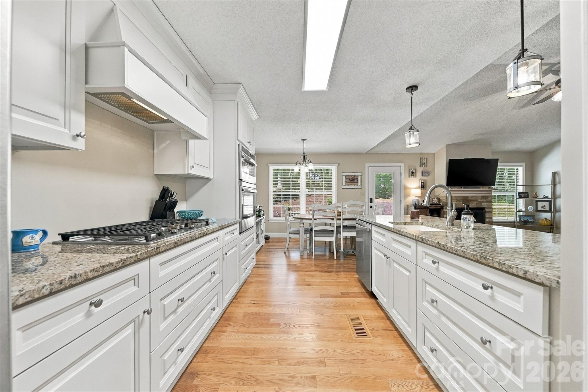 1636 Wellington Avenue Property Photo 10