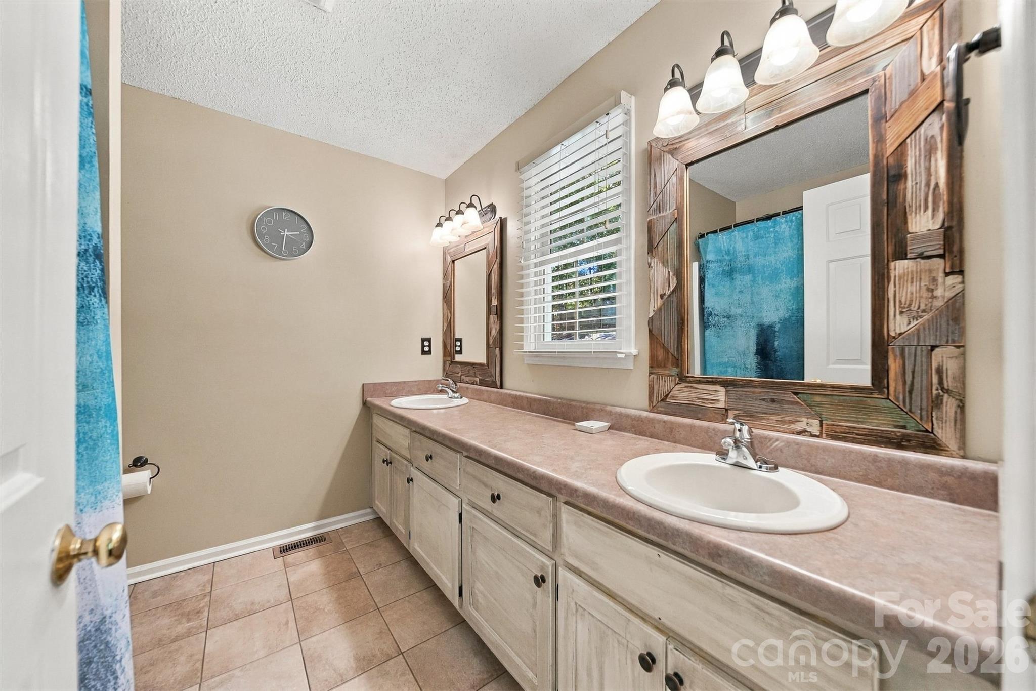 1636 Wellington Avenue Property Photo 15