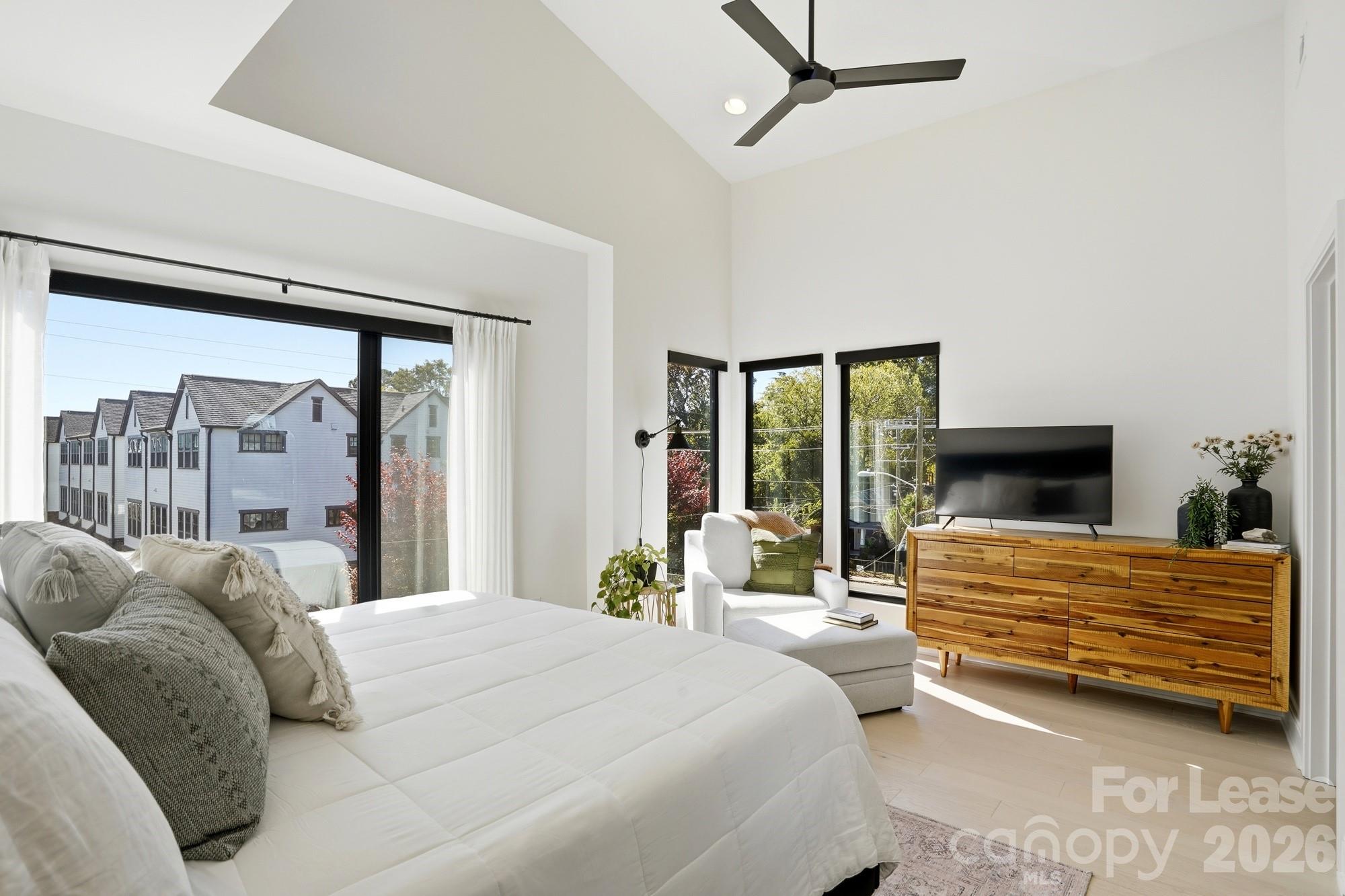 3301 Spencer Street Property Photo 26