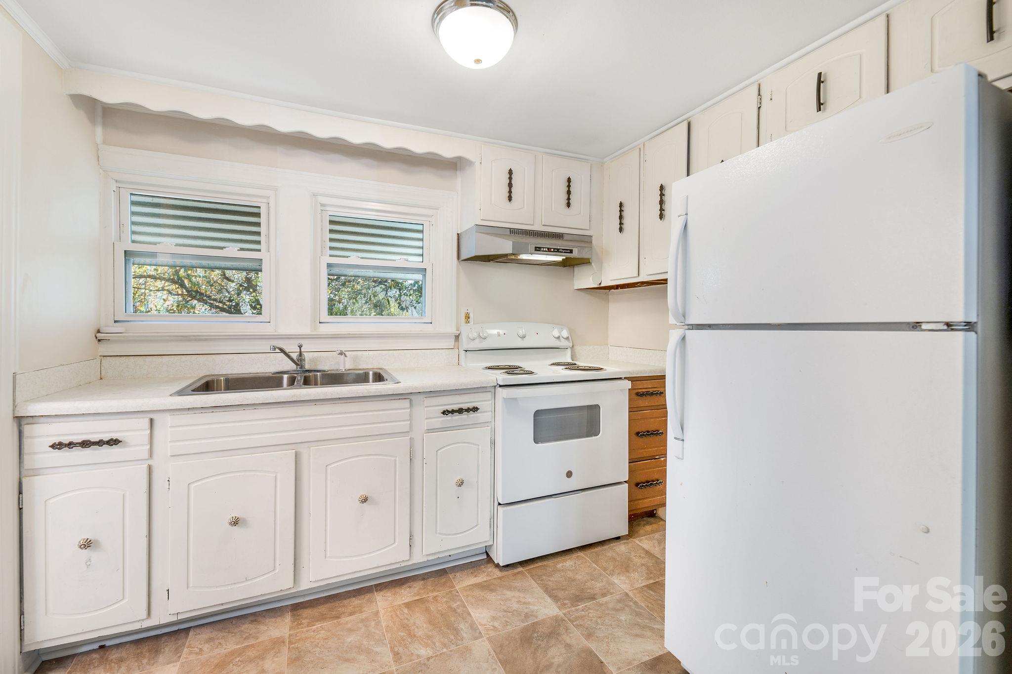 8 Maple Crescent Street Property Photo 12