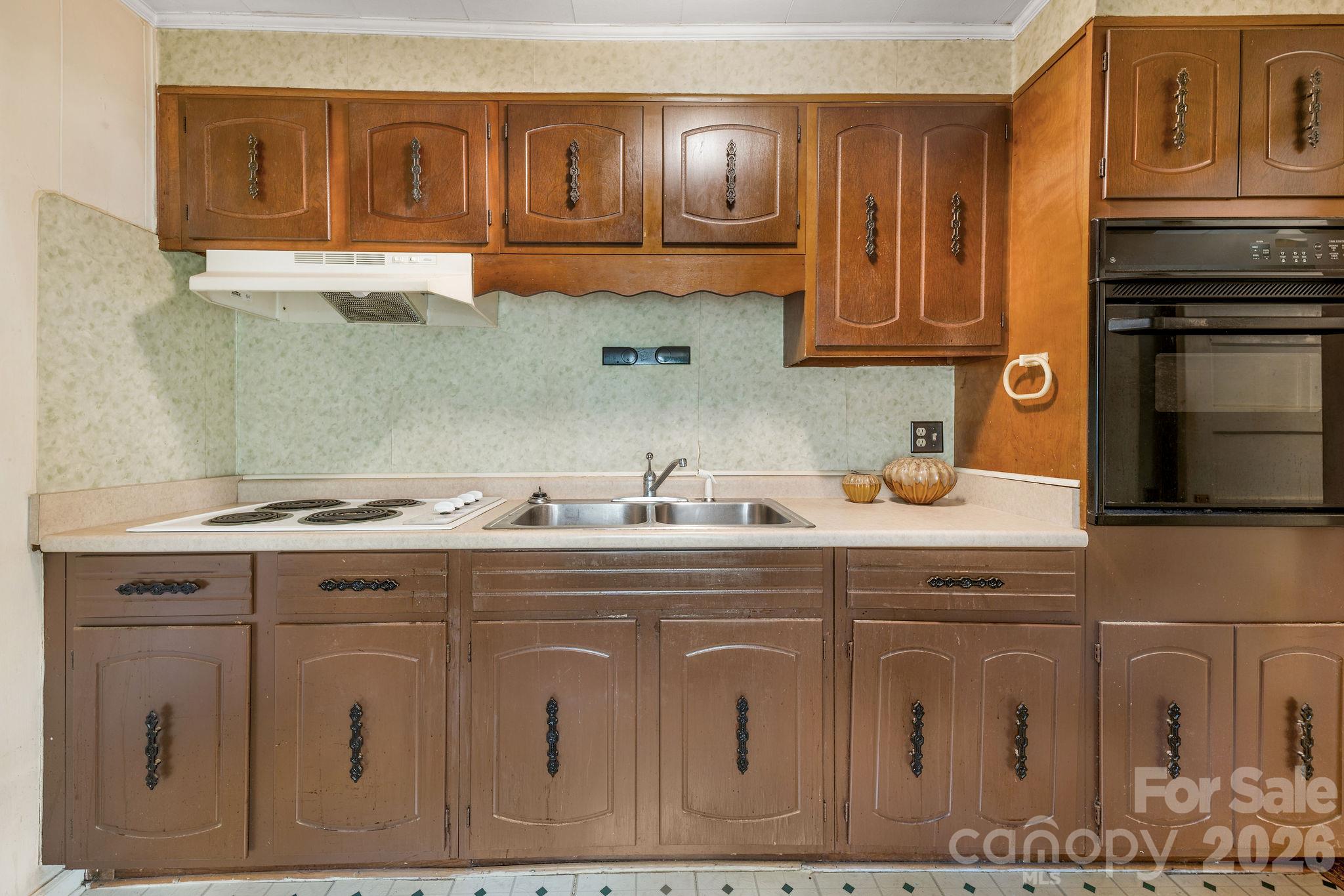 8 Maple Crescent Street Property Photo 21