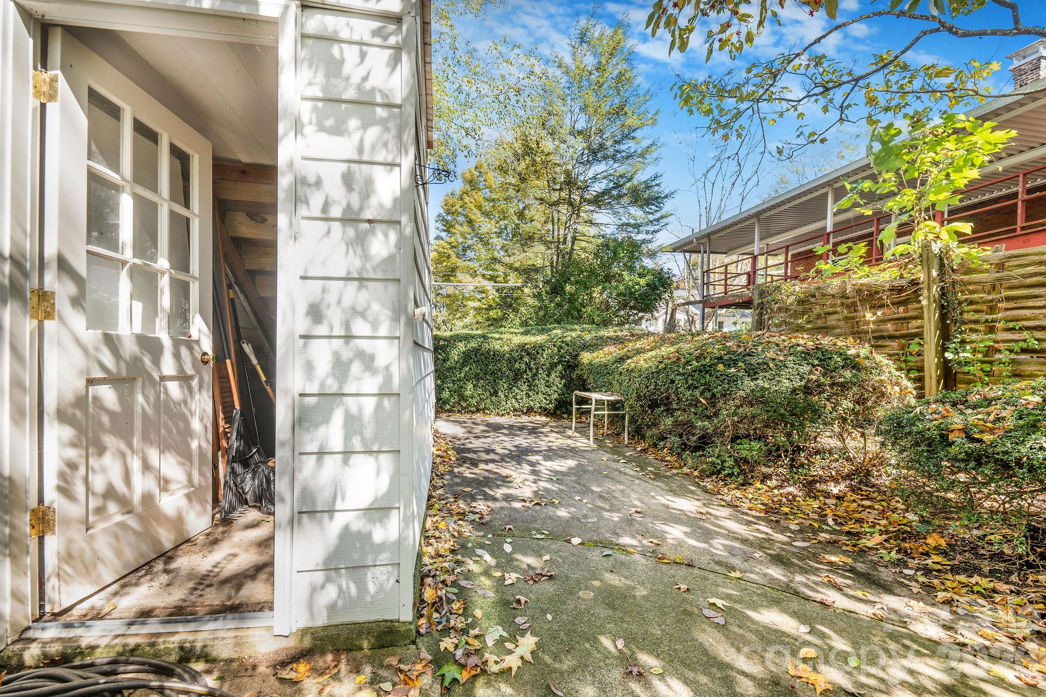 8 Maple Crescent Street Property Photo 23