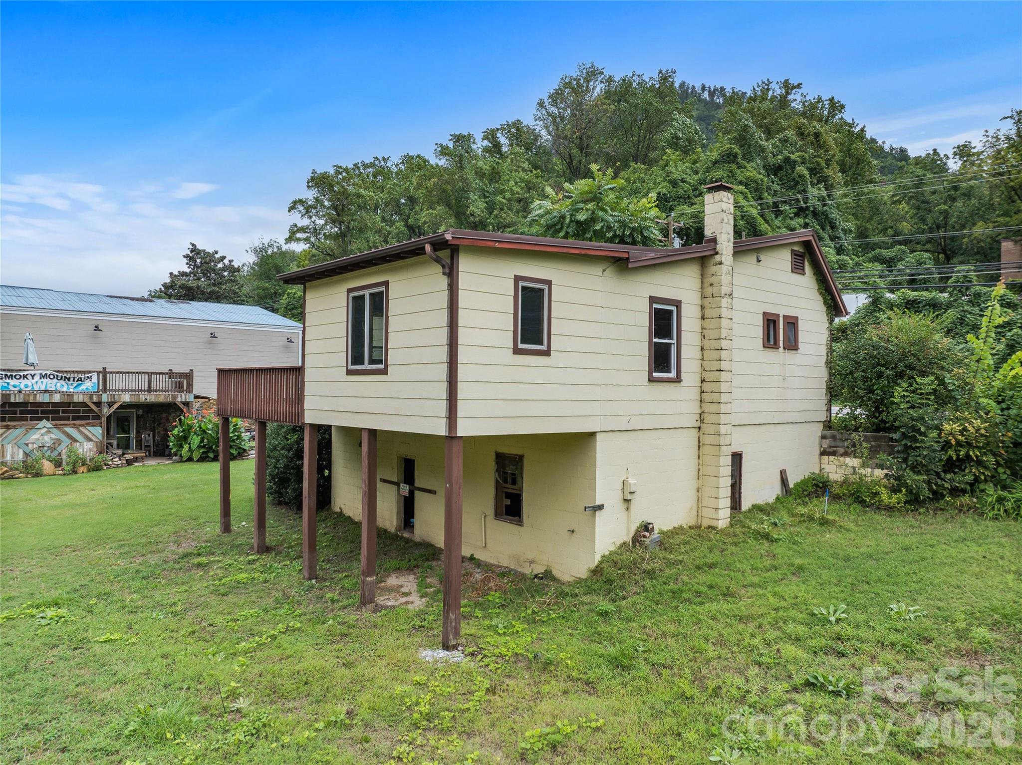 3127 Memorial Highway Property Photo 9