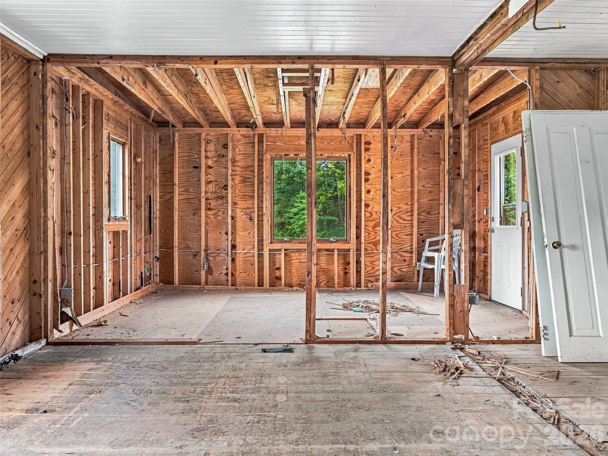 3127 Memorial Highway Property Photo 14