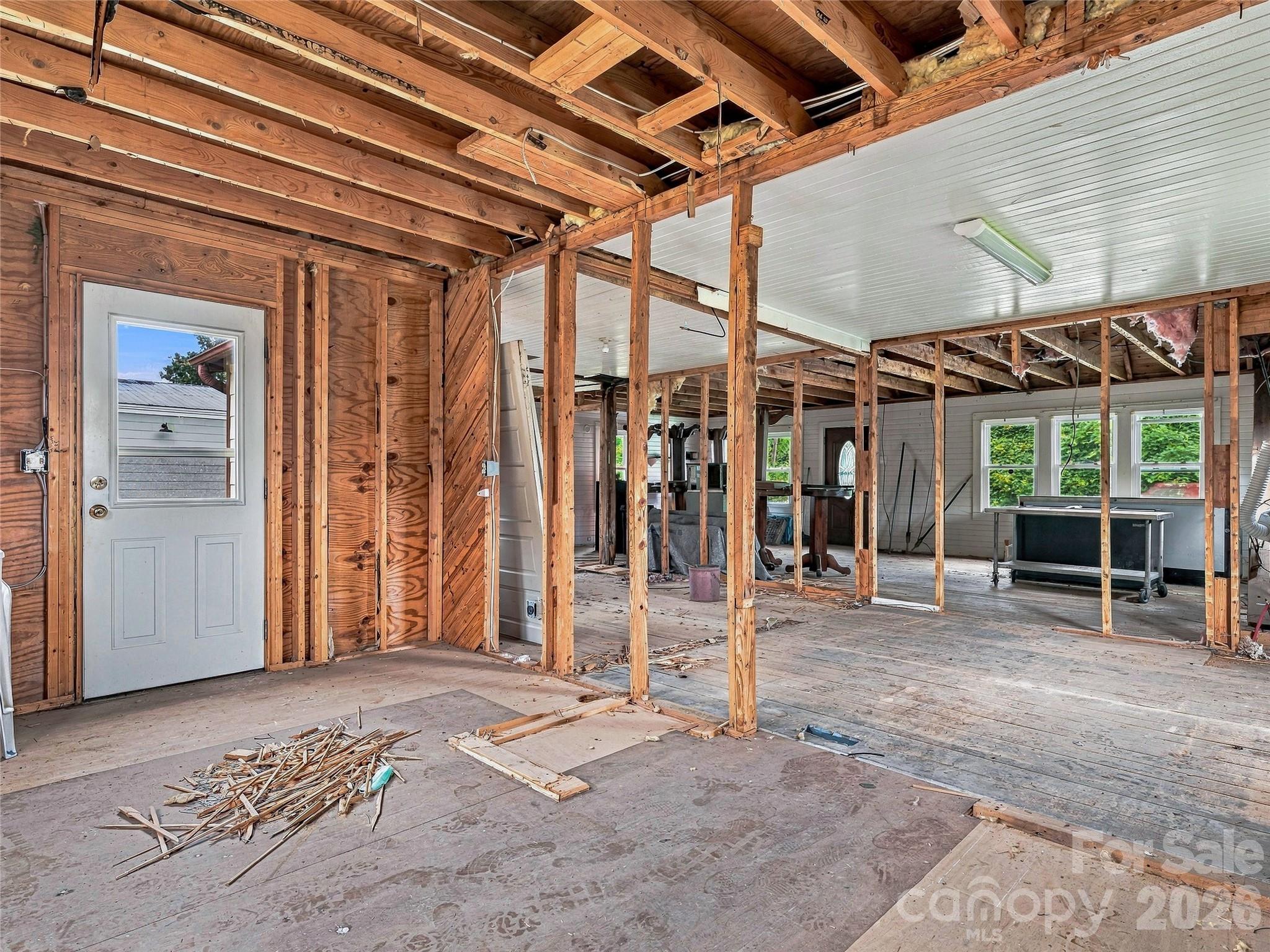 3127 Memorial Highway Property Photo 16