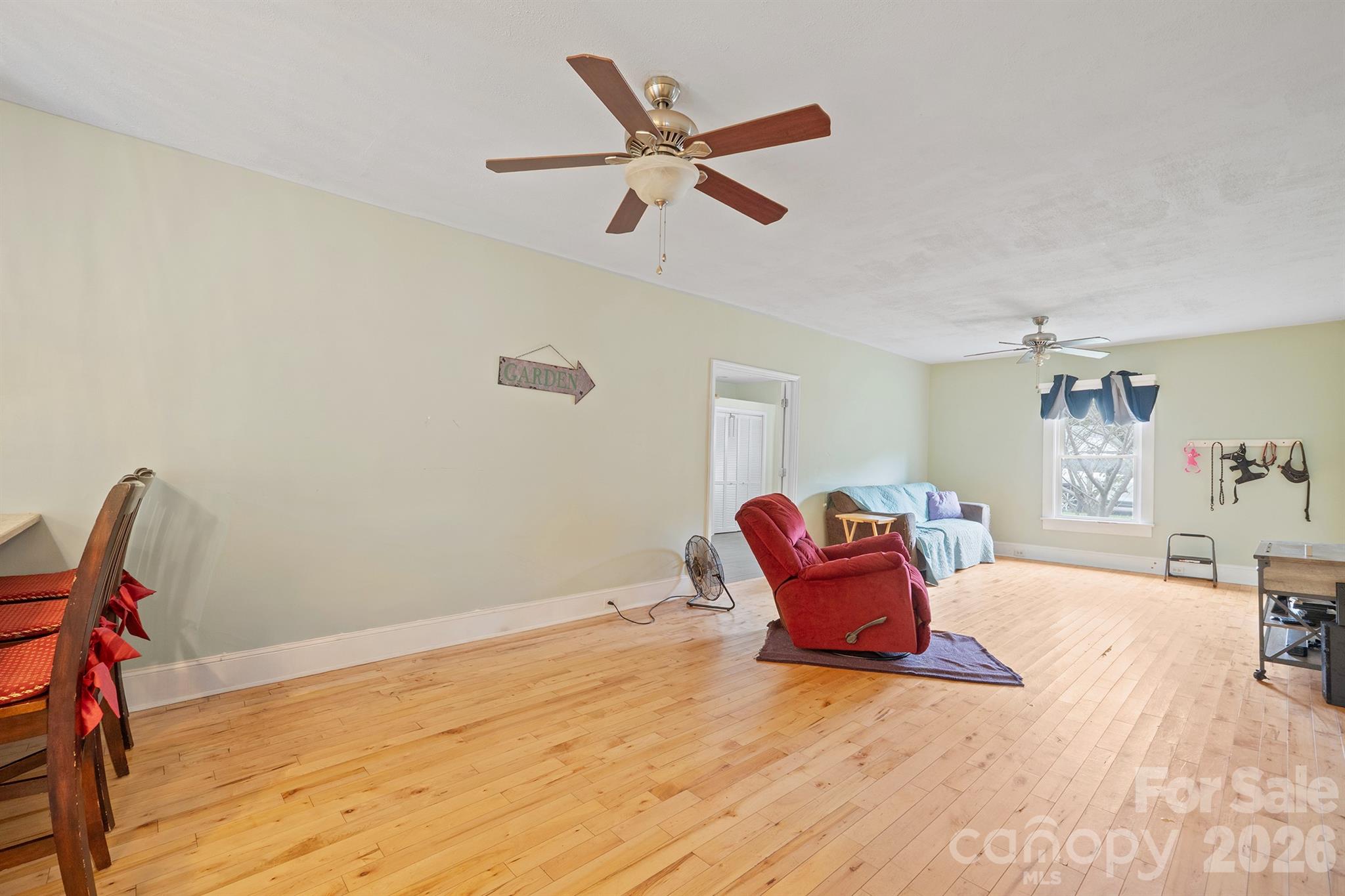 228 Hazeleen Avenue Property Photo 4
