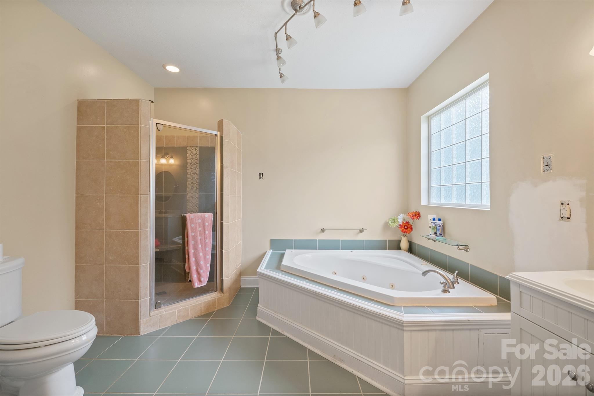 228 Hazeleen Avenue Property Photo 16