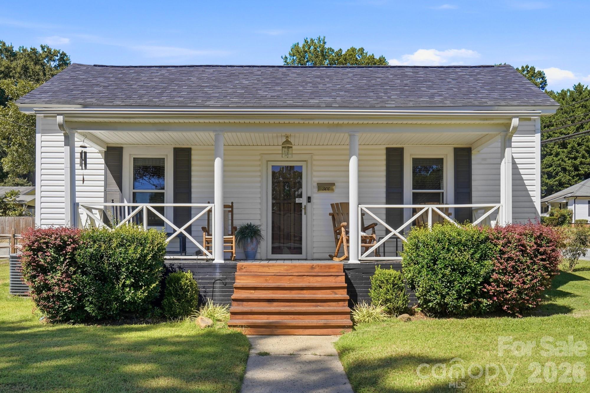 300 S Rose Avenue Property Photo 1