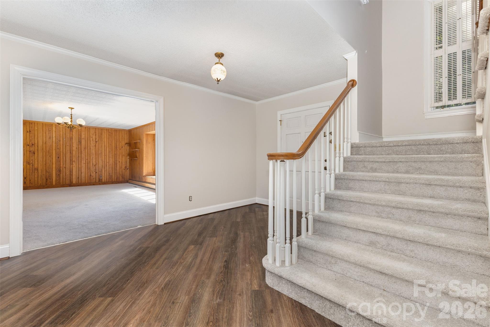 475 Baymount Drive Property Photo 6