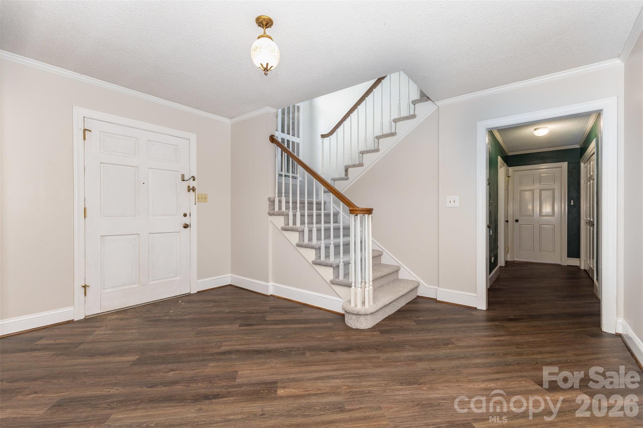 475 Baymount Drive Property Photo 7