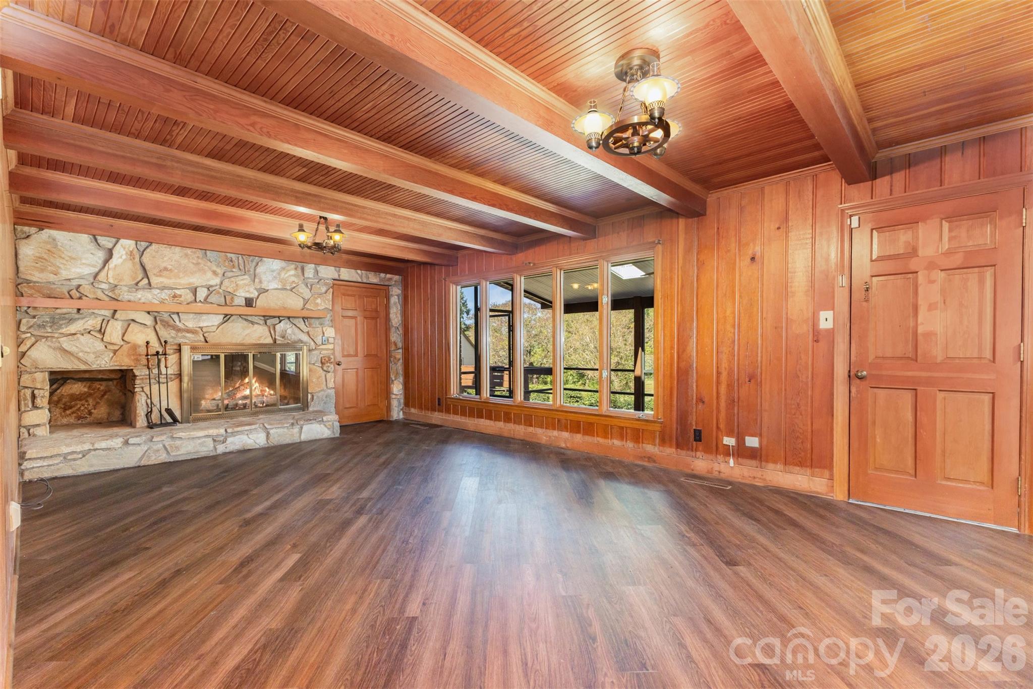 475 Baymount Drive Property Photo 8