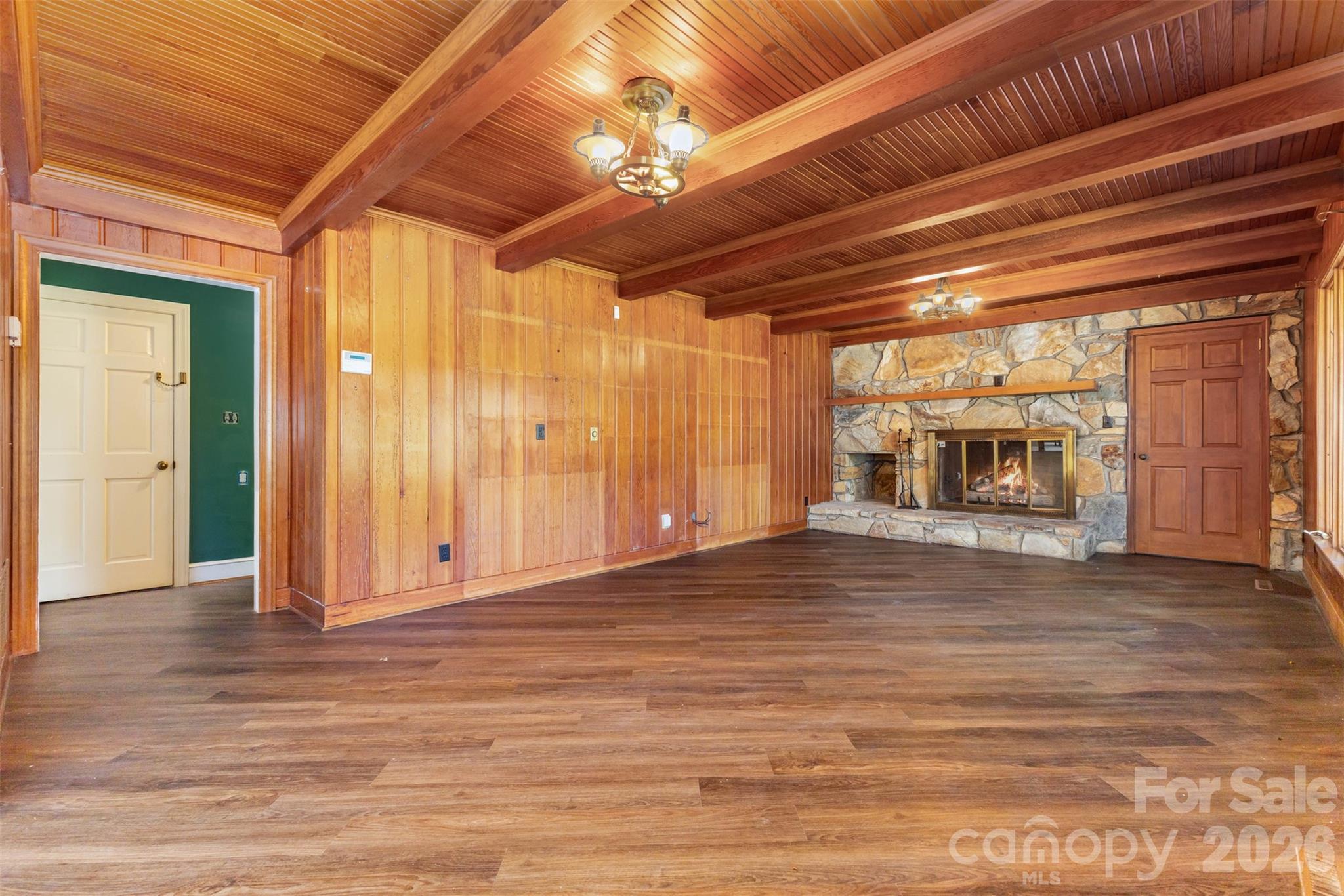 475 Baymount Drive Property Photo 11