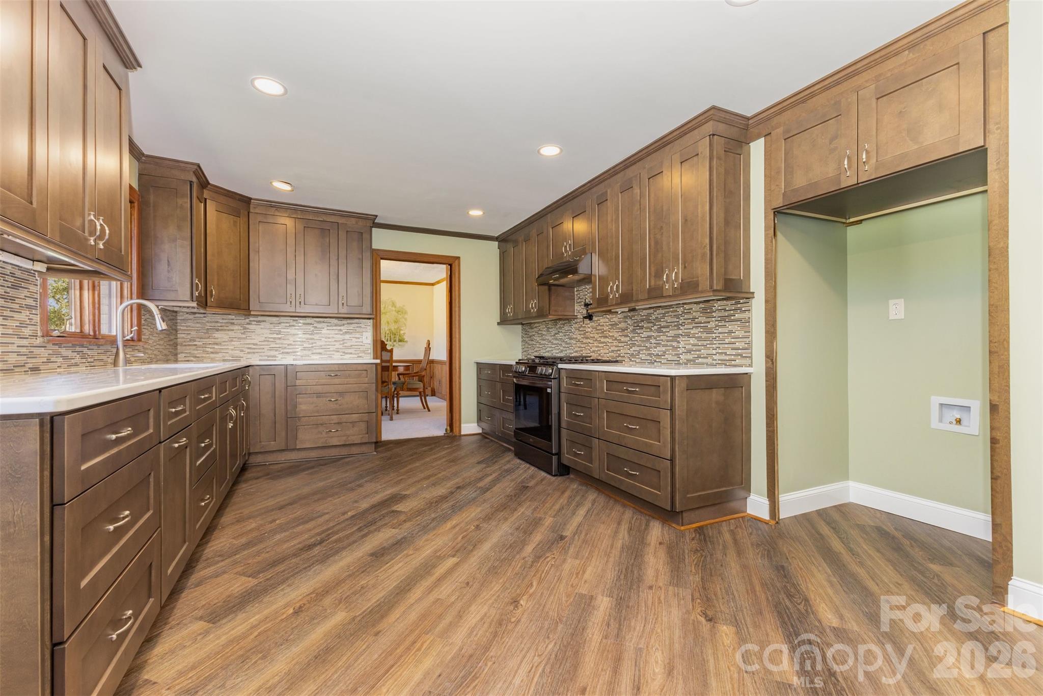 475 Baymount Drive Property Photo 14