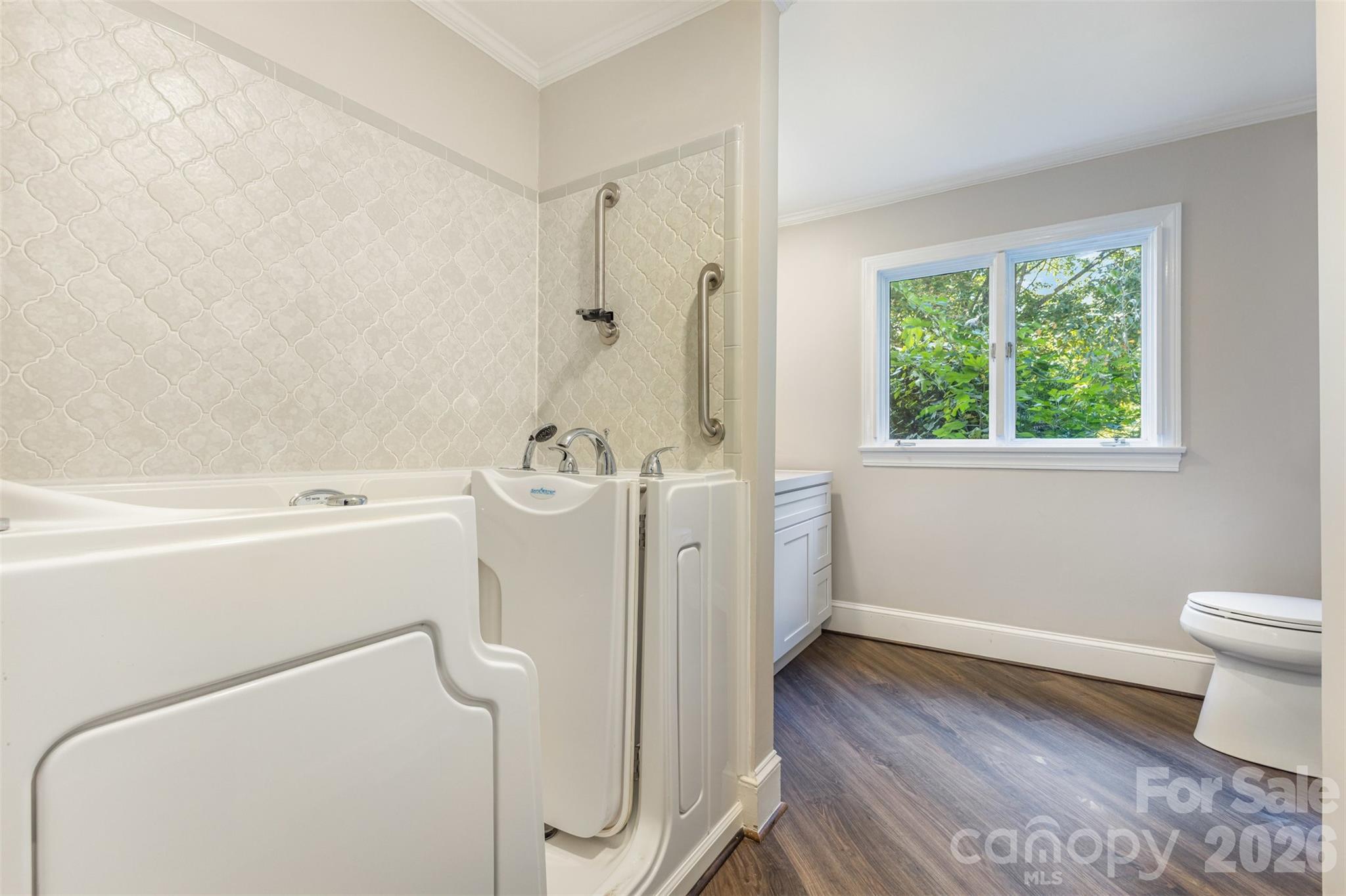 475 Baymount Drive Property Photo 17
