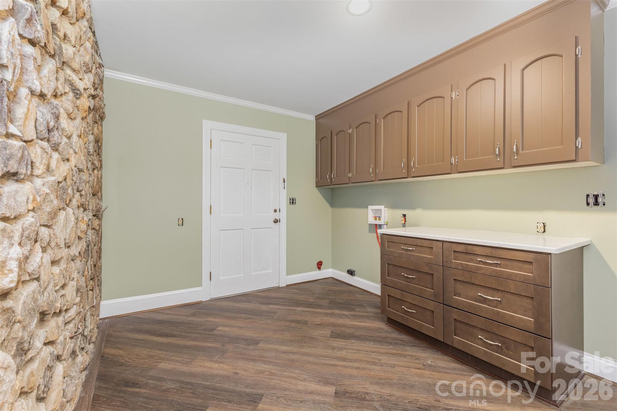475 Baymount Drive Property Photo 21