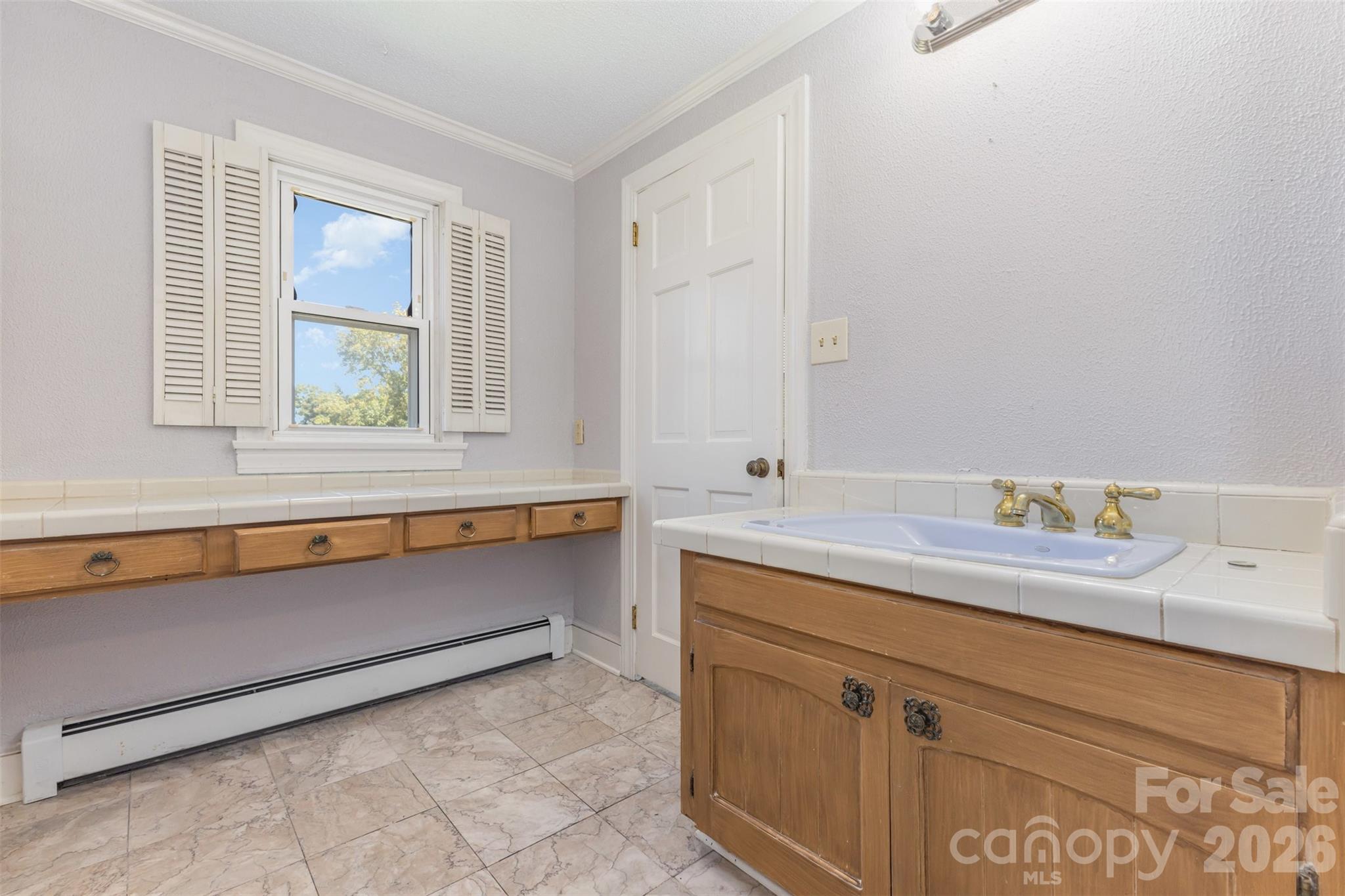 475 Baymount Drive Property Photo 32