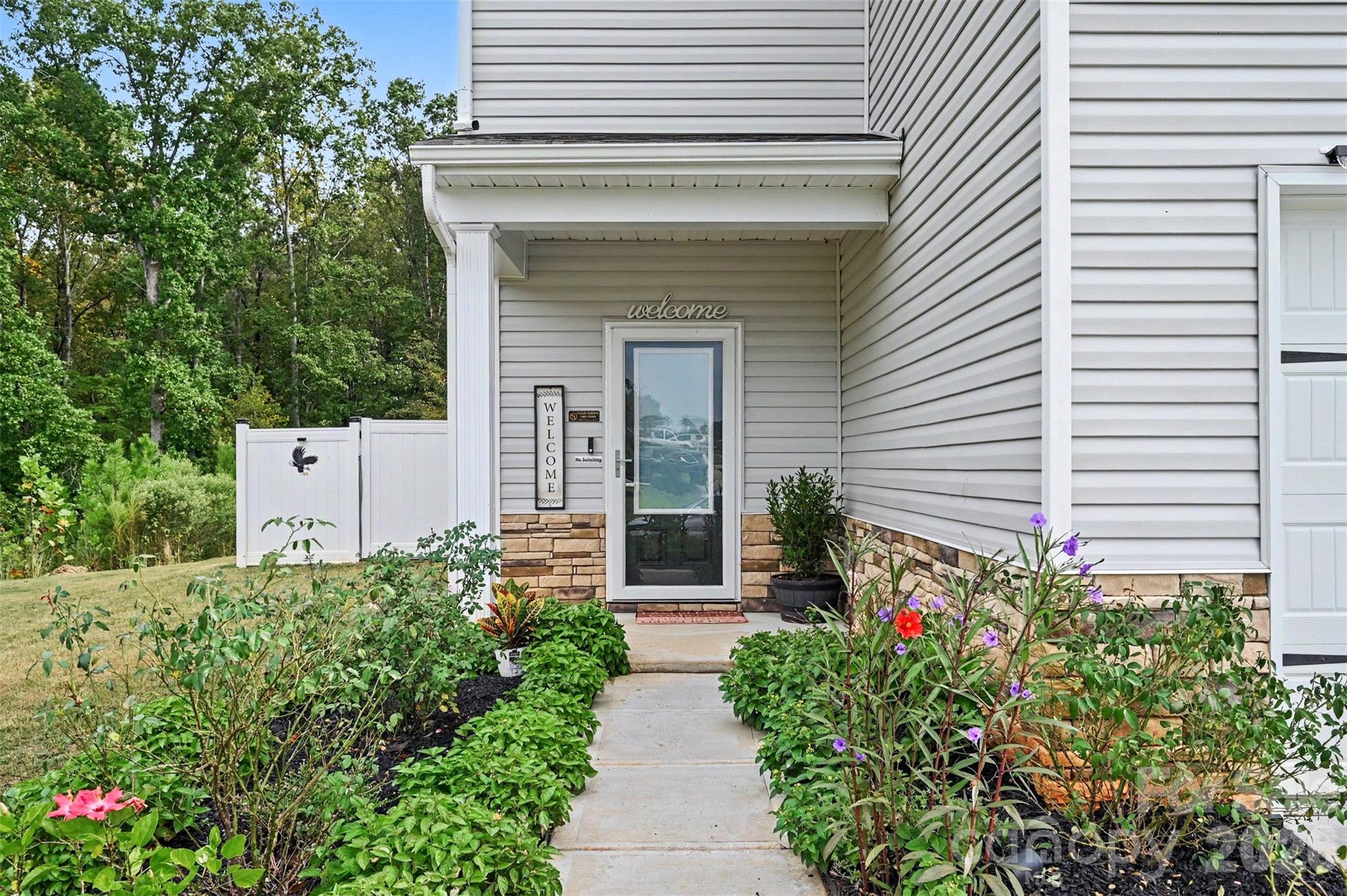1582 Doran Terrace Property Photo 2