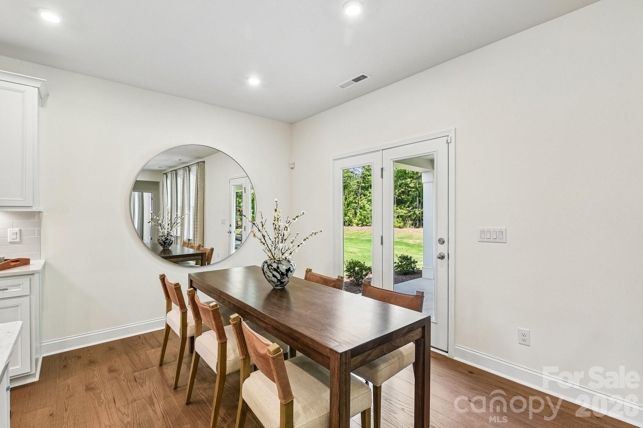 386 Supernova Drive Property Photo 7