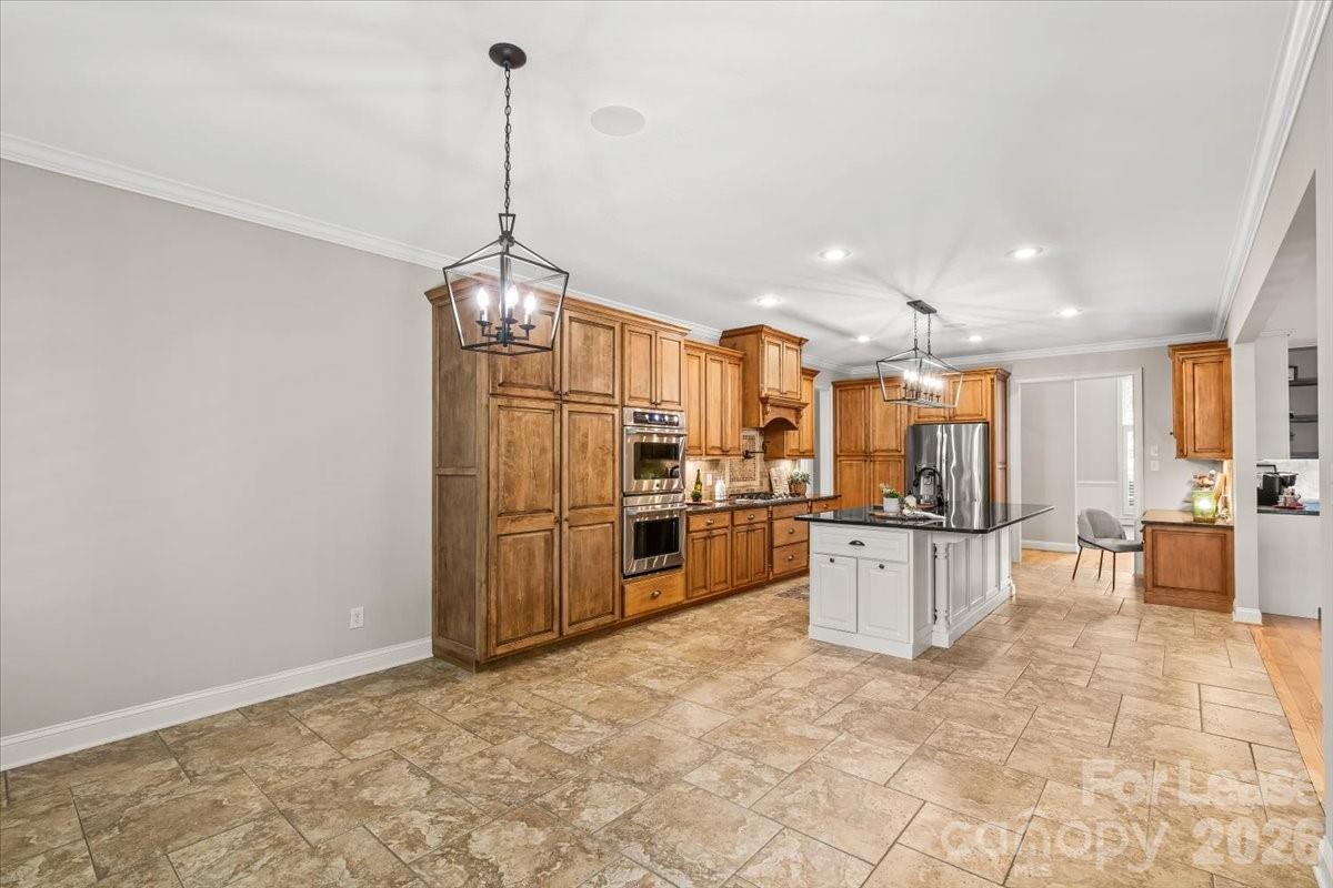 7832 Chapel Creek Drive Property Photo 11