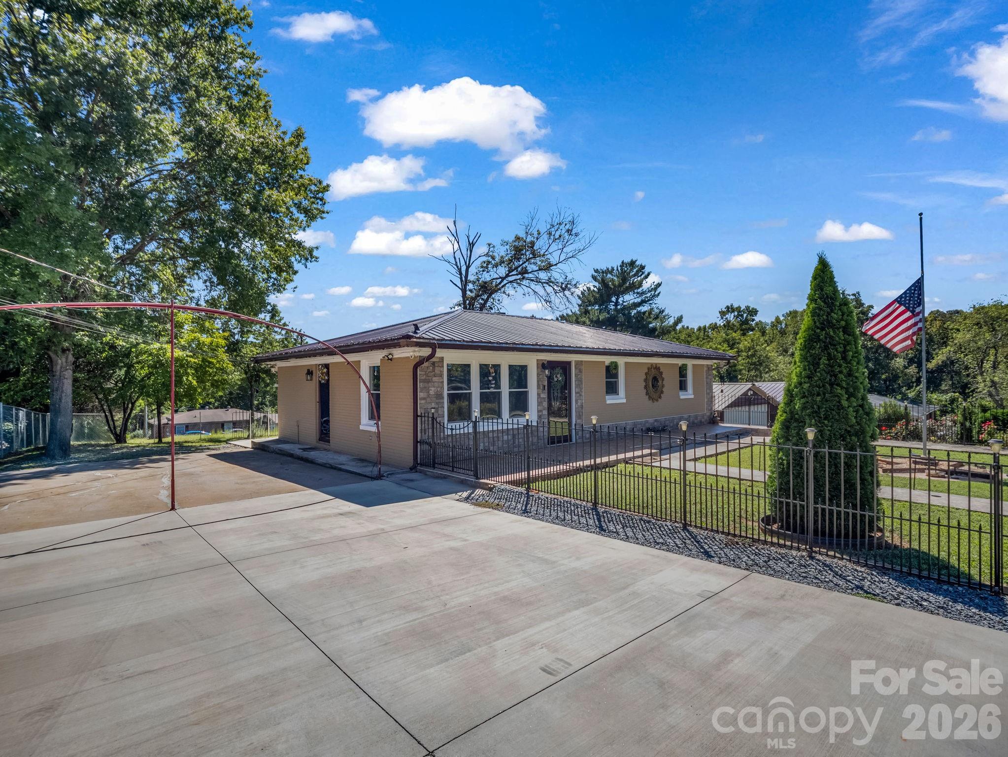 191 Sycamore Street Property Photo 1