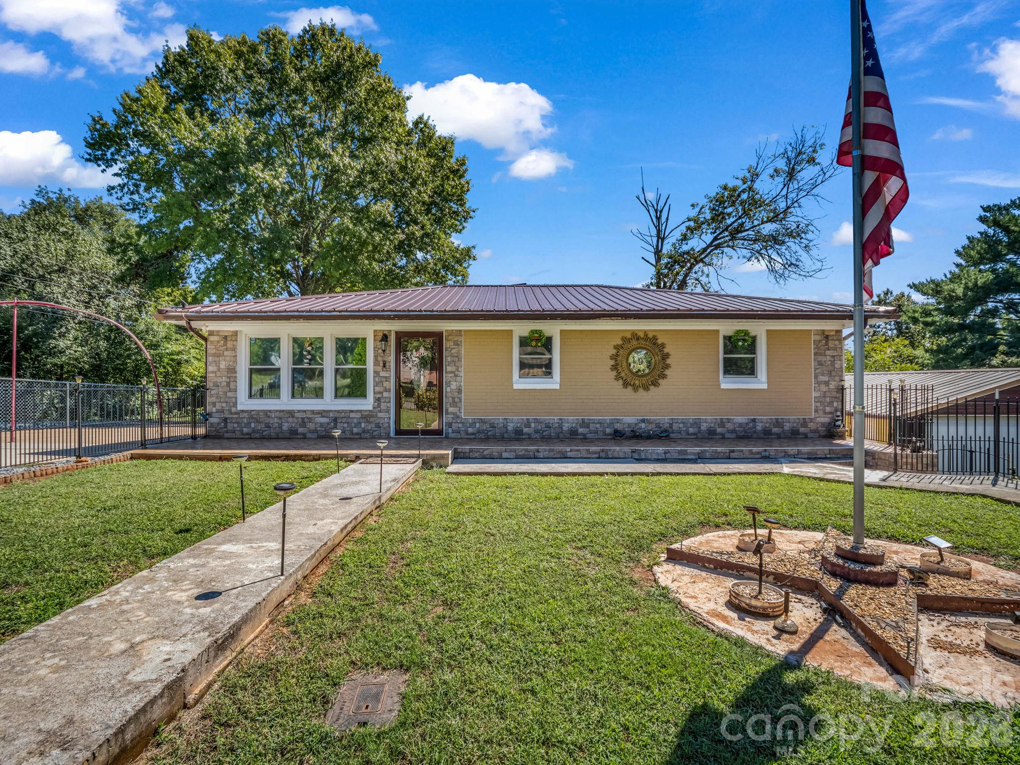 191 Sycamore Street Property Photo 1
