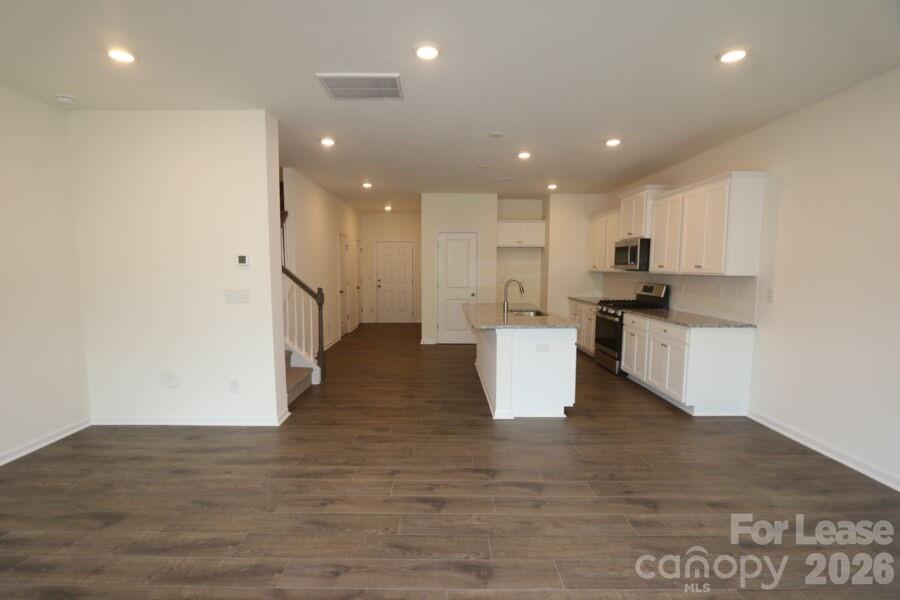 2748 Trinity Street Property Photo 3